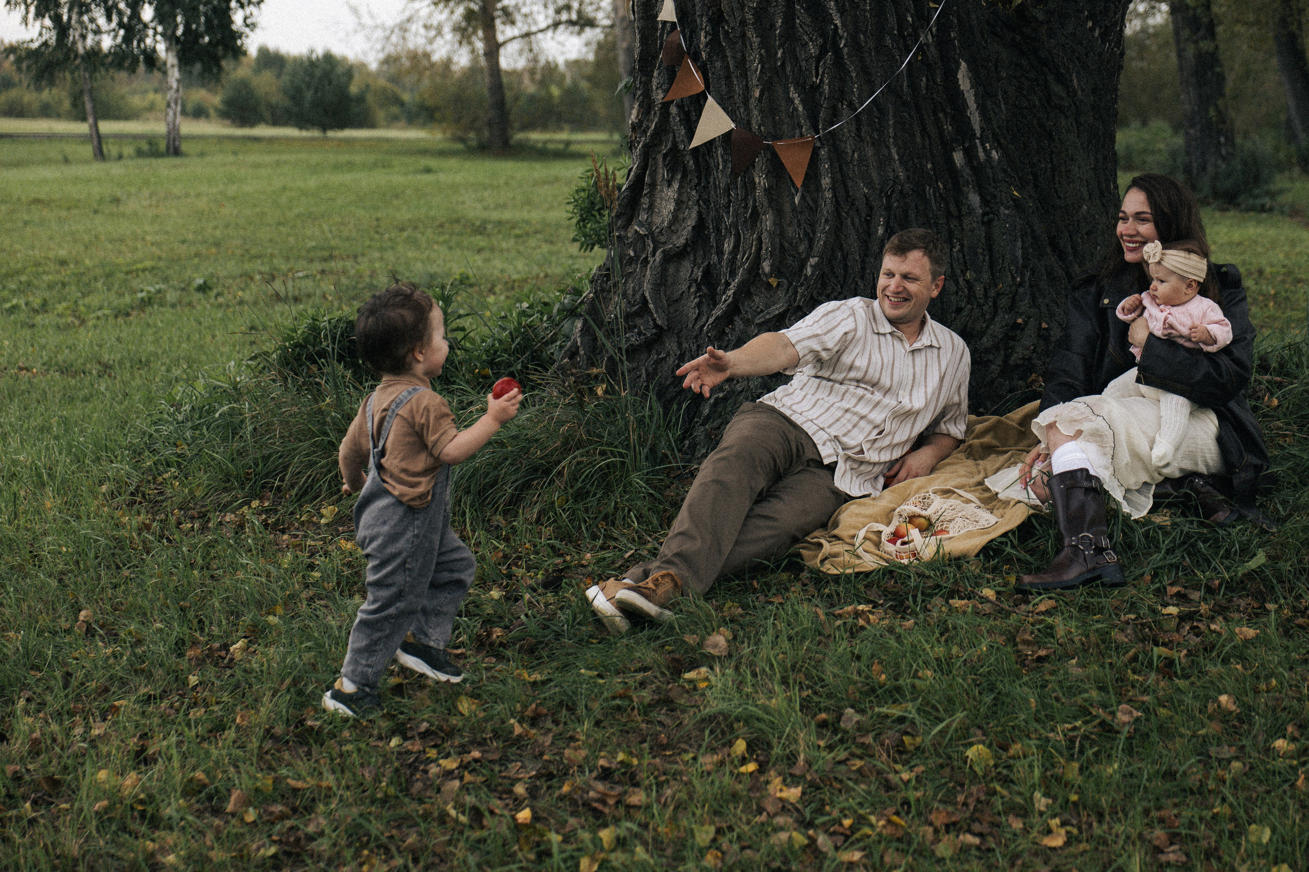 Семейная история на природе. Индивидуальные, семейные съемки, love story съемки фотограф в Красноярске Ирина Белова