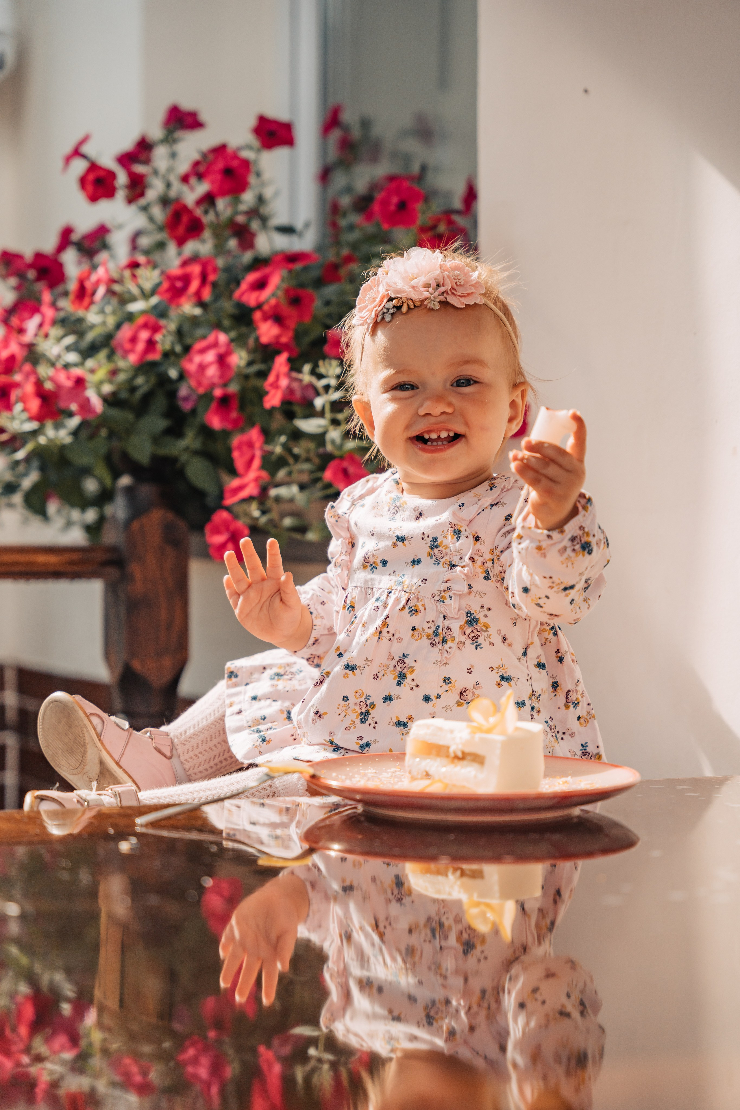 Капитолина и ее 1 годик в прекрасном закате