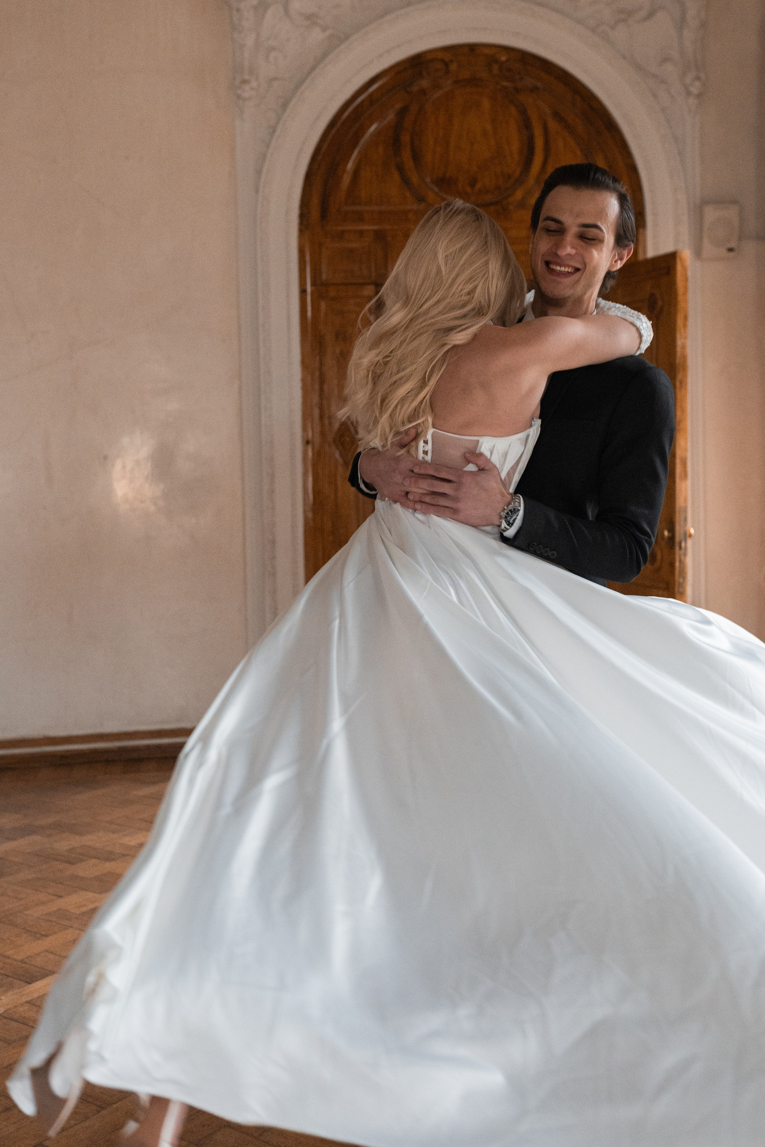 Свадебная фотосессия в Пушкинской библиотеке. Свадебный фотограф в Москве Анна Полушина