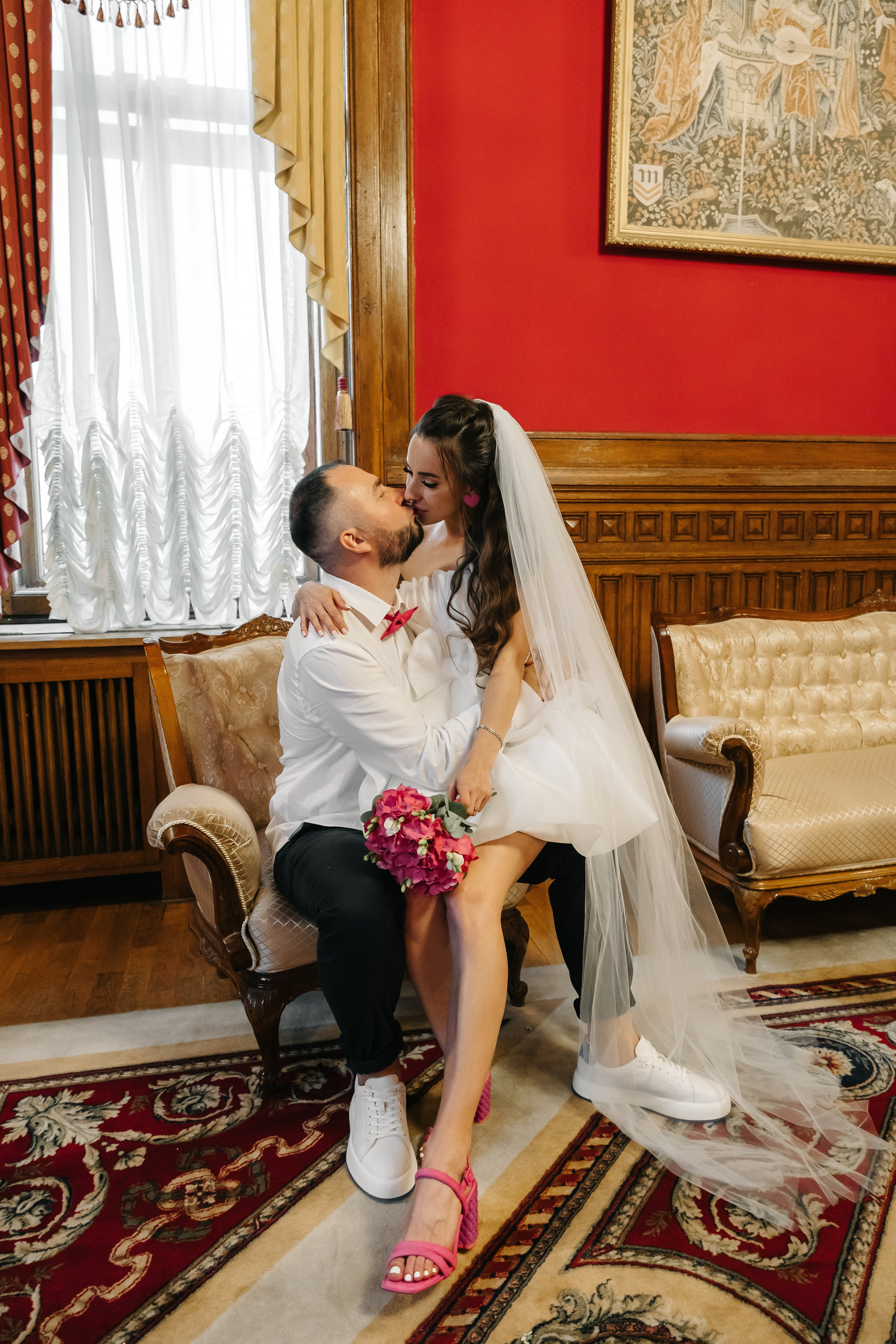 ДВОРЕЦ № 2 | Июль, кабриолет, академия Штиглица. Свадебный фотограф в Санкт-Петербурге Полина Корзухина