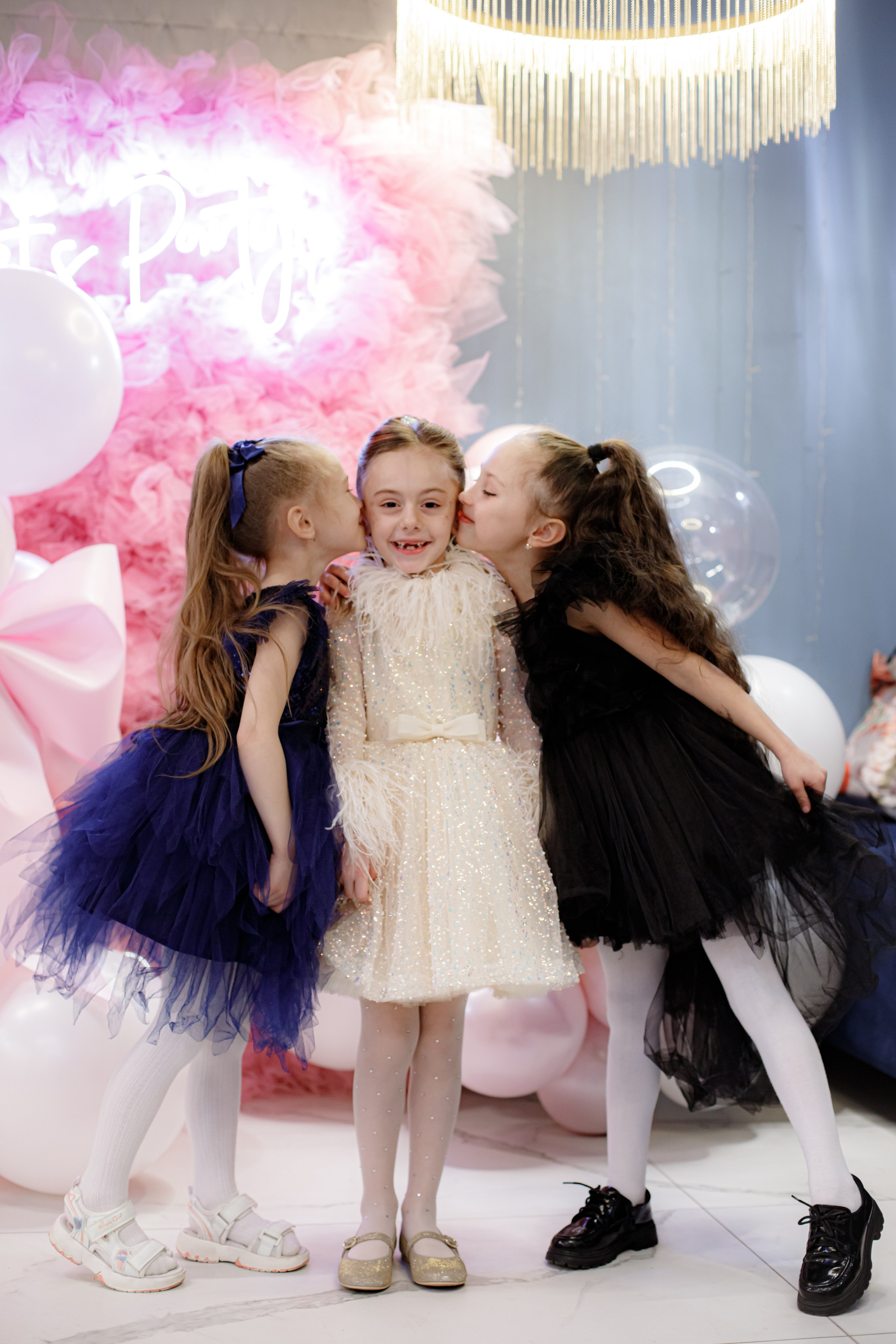 ASIA'S BIRTHDAY PARTY. Photokarish