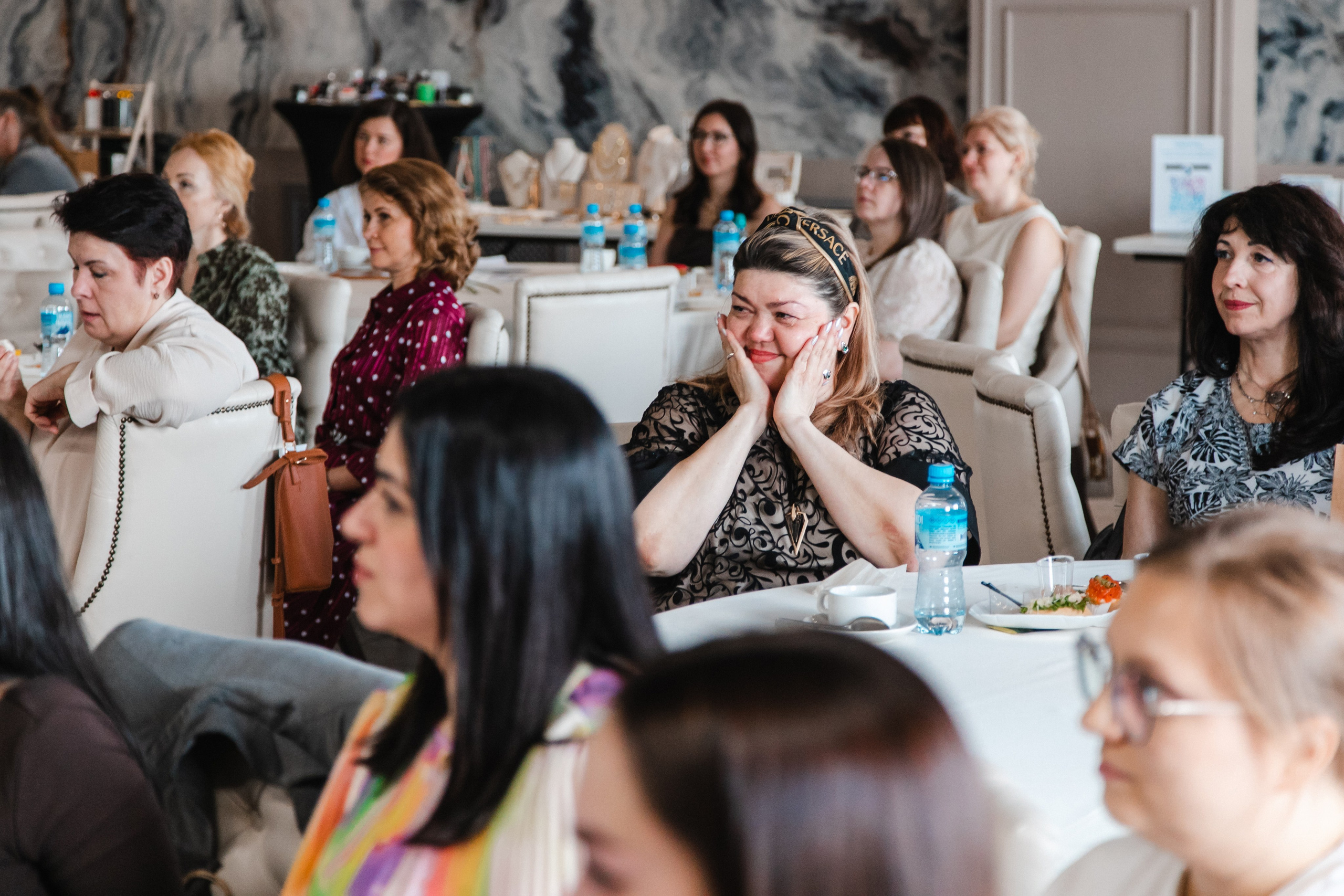 Дамский клуб 17 мая 2025. Роман Урумбаев фотограф Нижневартовск