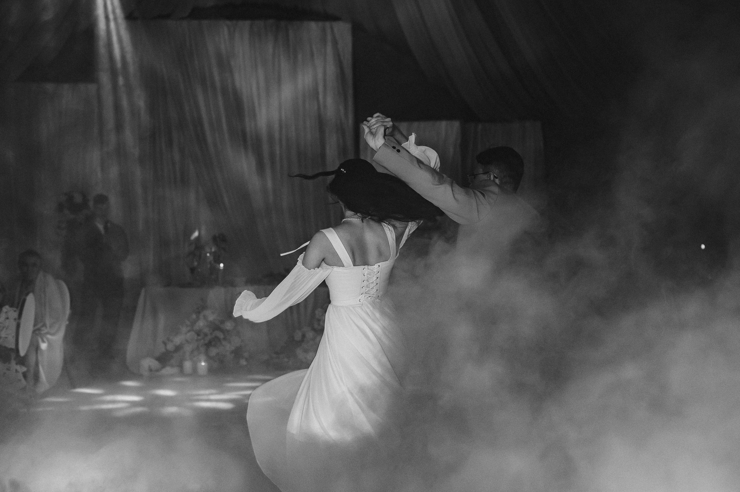 Одним солнечным днем на берегу реки. Евгений Нисковских — свадебный и репортажный фотограф в Тюмени