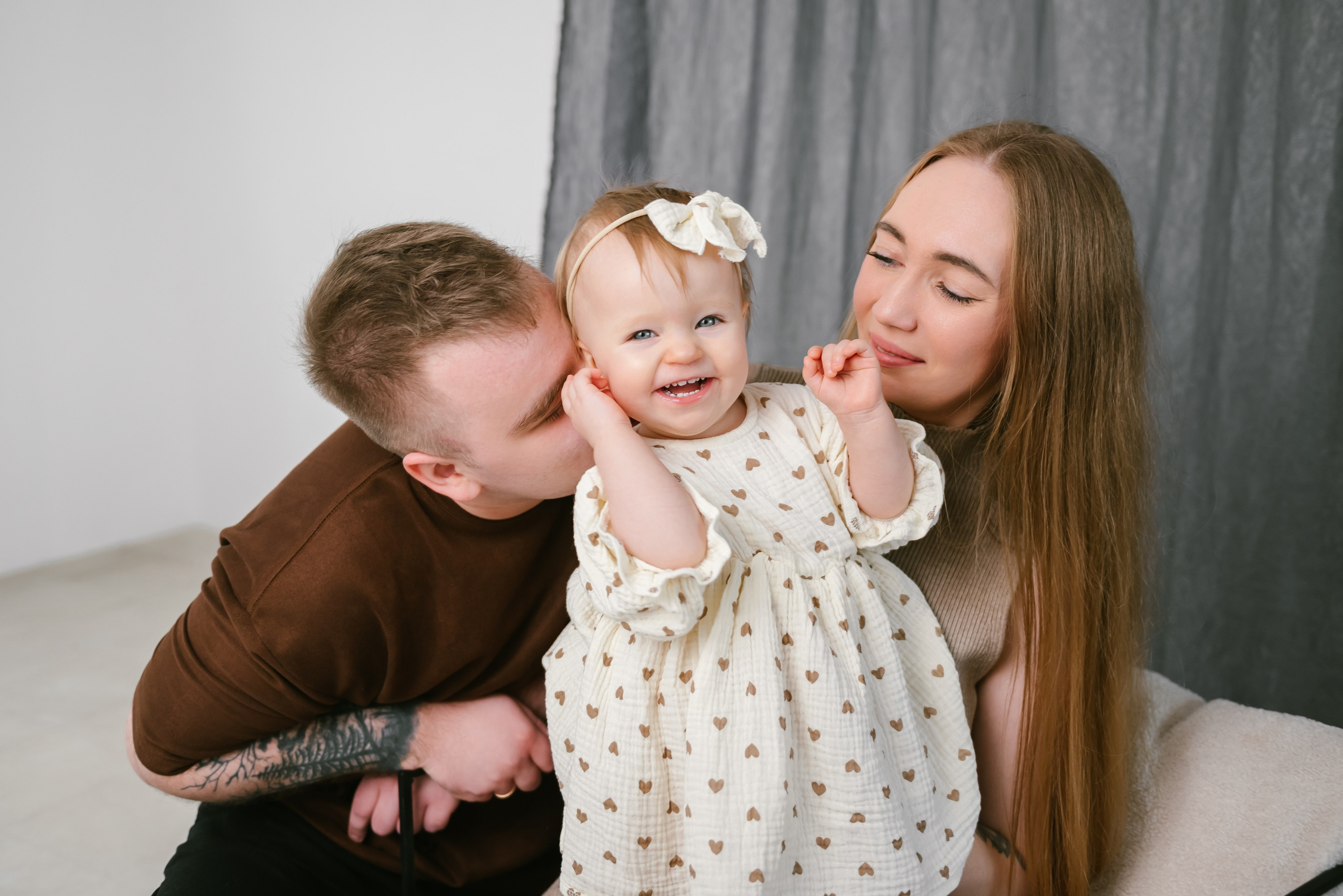 Семейная фотосессия в студии WOOD Кемерово