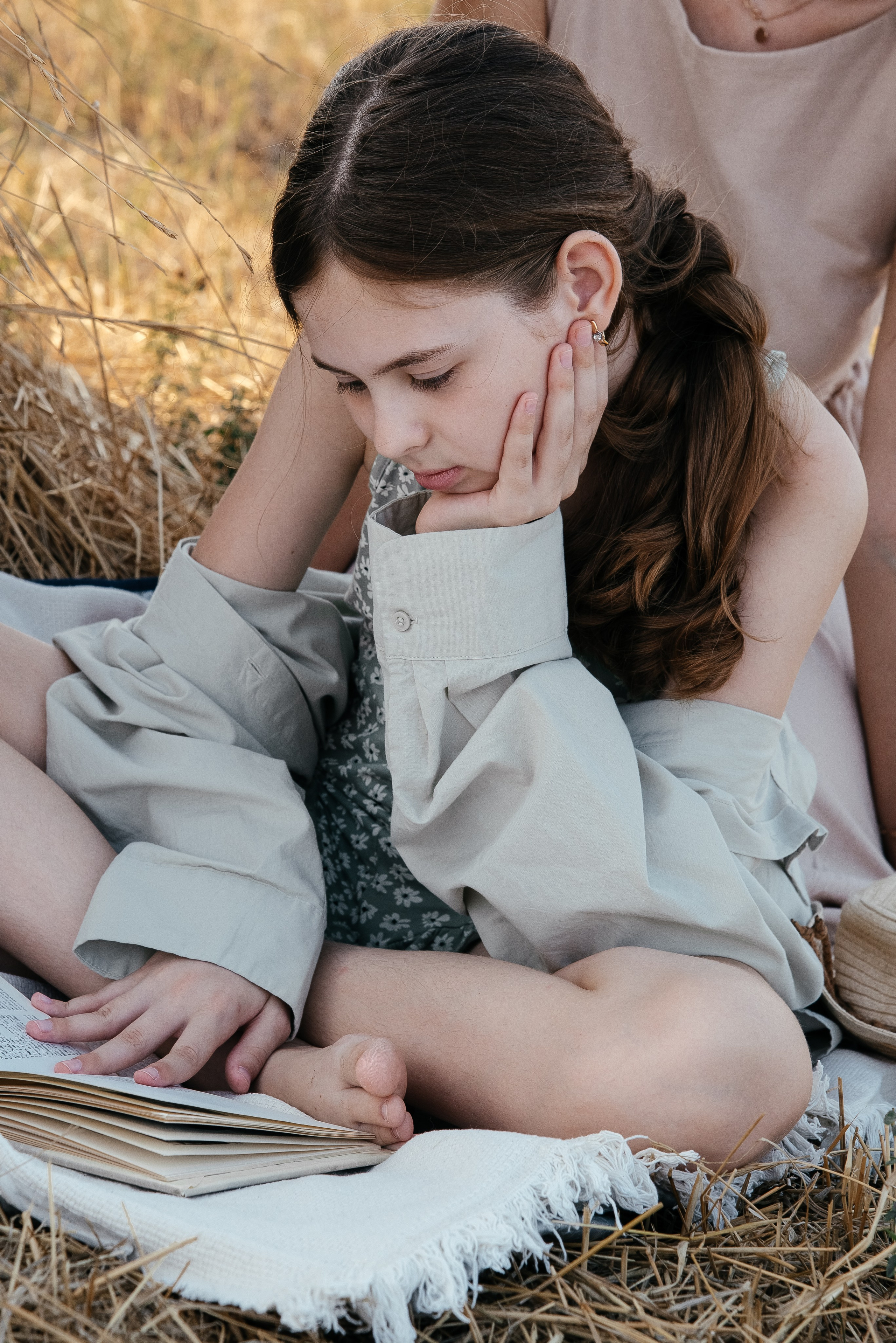 В стогах. Портретный и семейный фотограф в Геленджике Таня Ходова