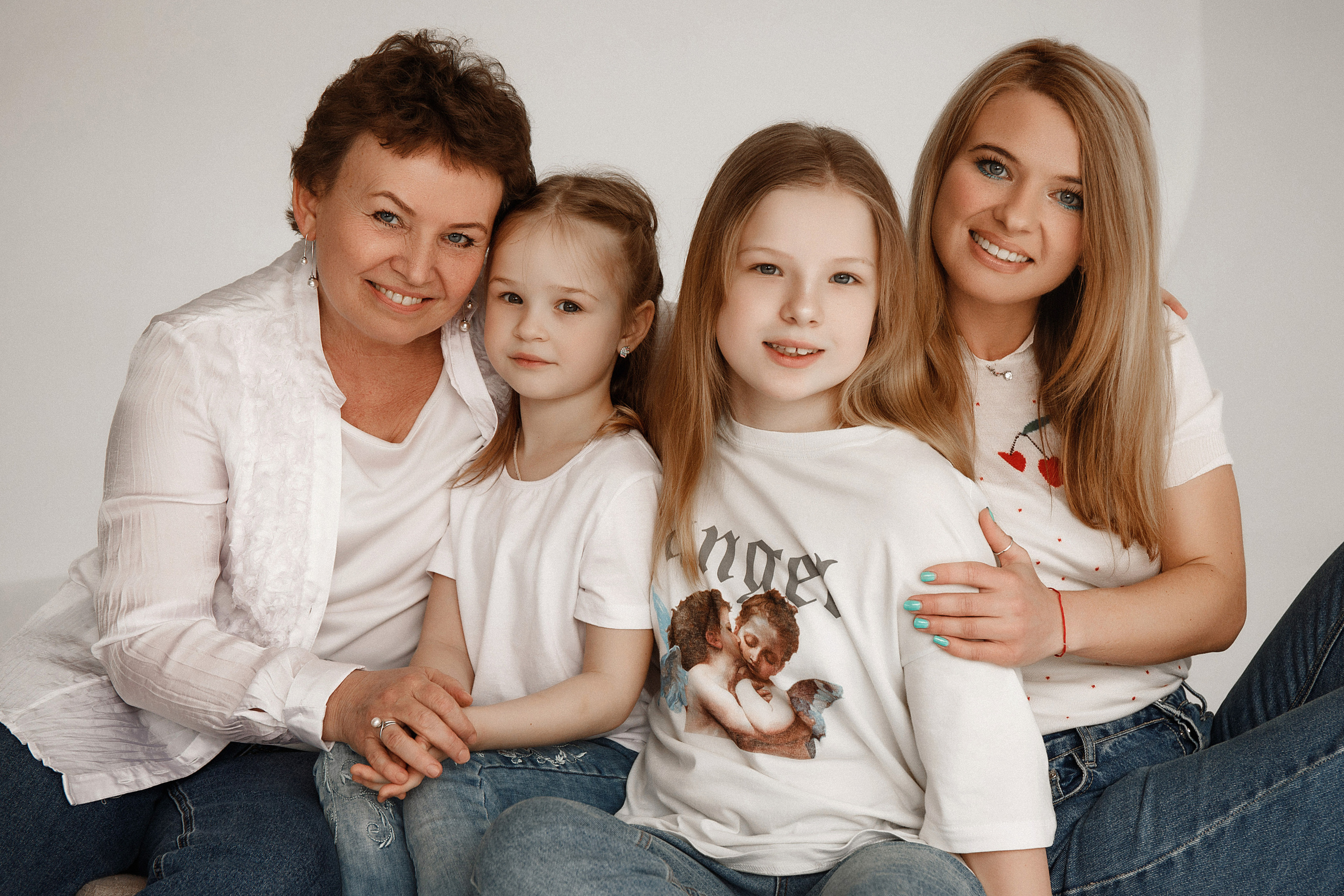 4 поколения. Фотограф беременности и материнства Аделя Юсупова