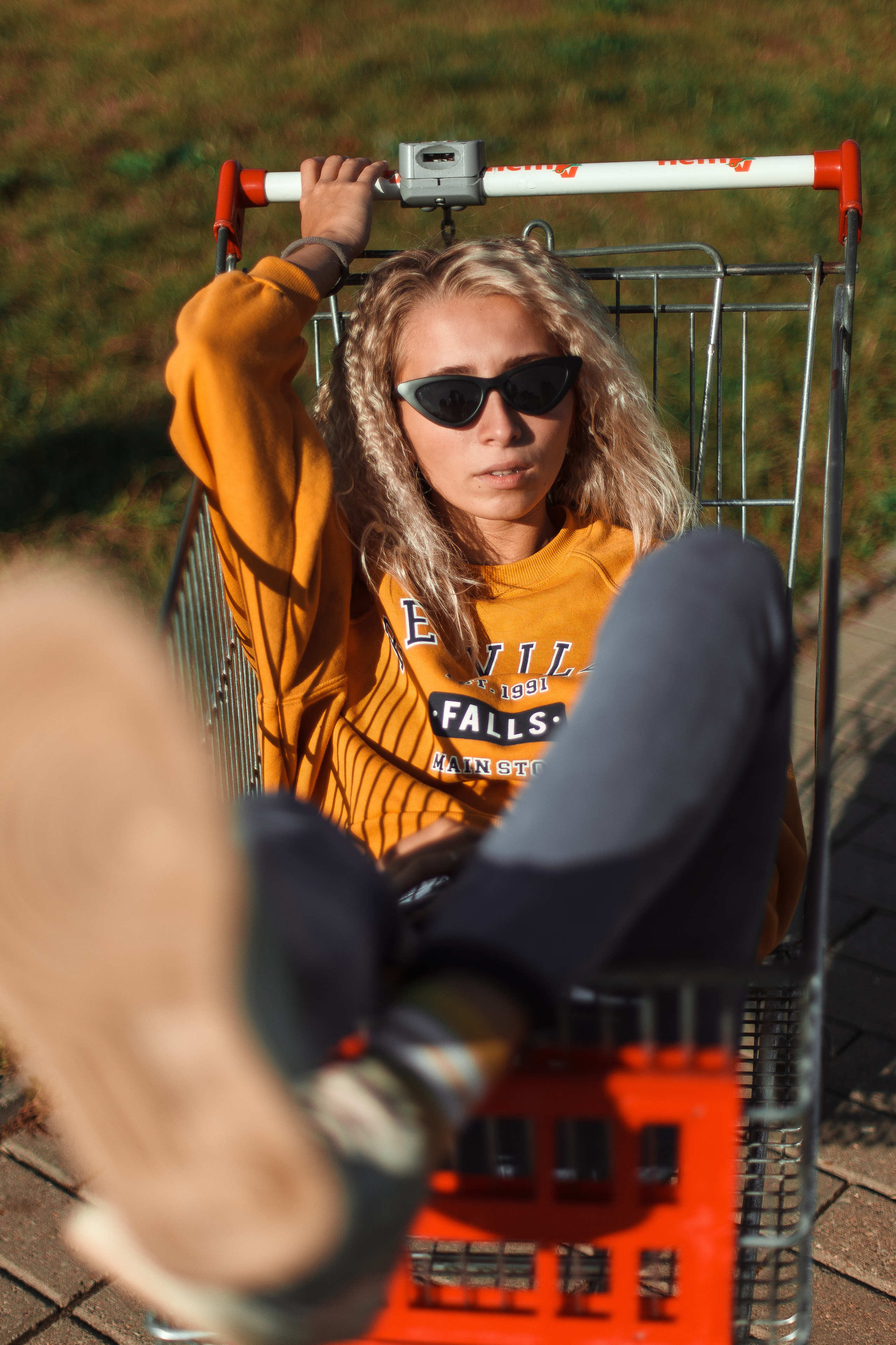 Даша и тележка. Фотограф Анастасия Кулешова