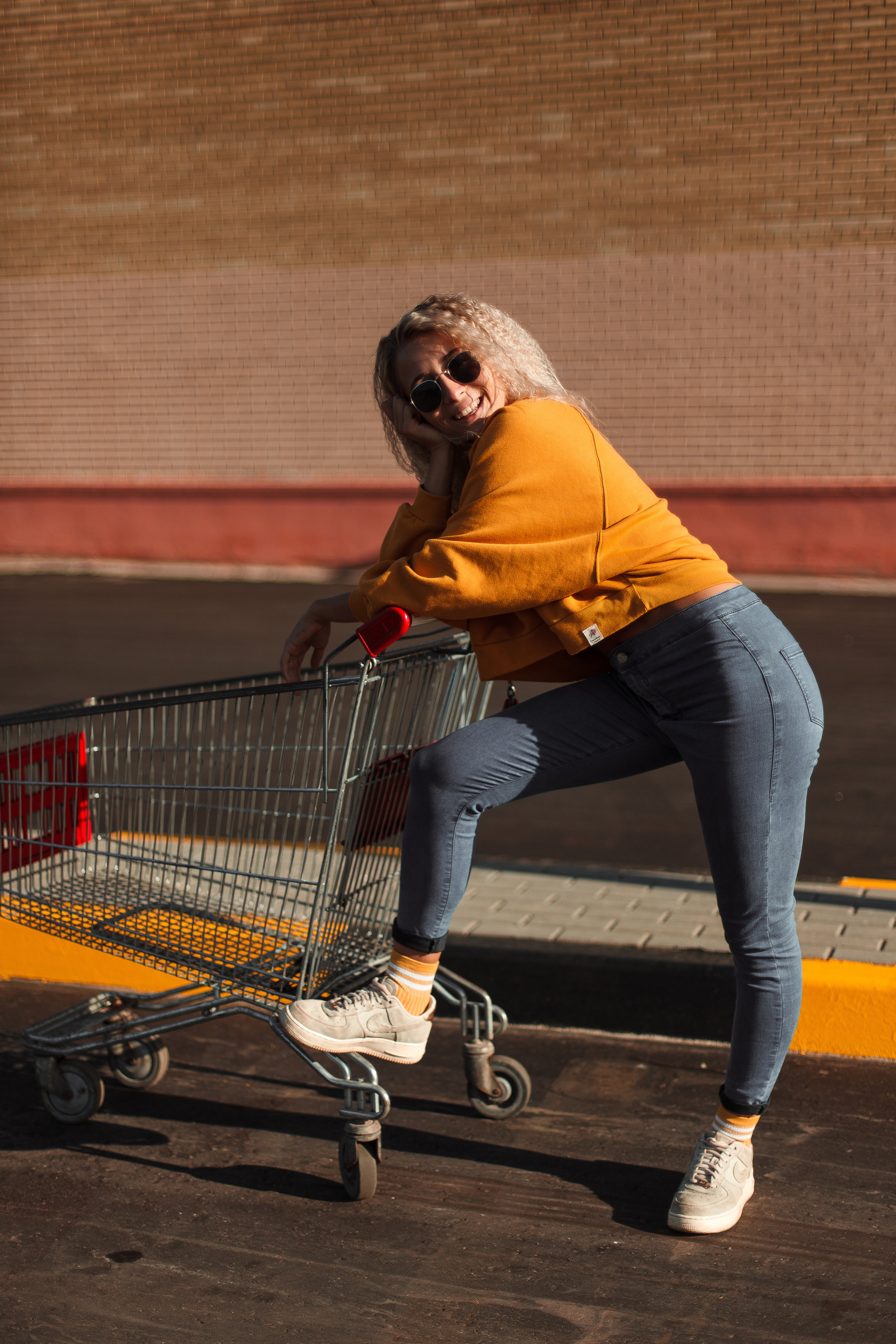 Даша и тележка. Фотограф Анастасия Кулешова