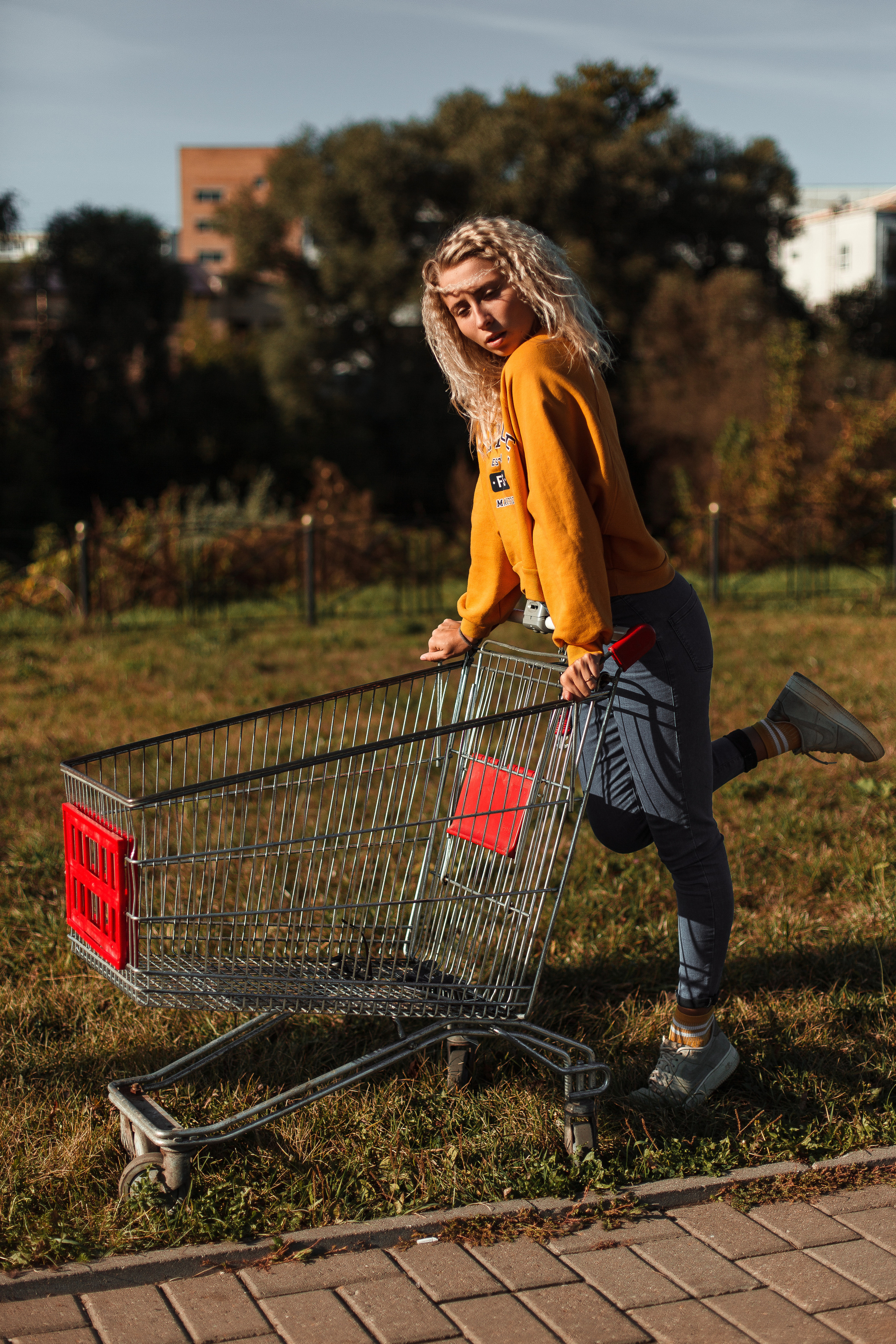 Даша и тележка. Фотограф Анастасия Кулешова