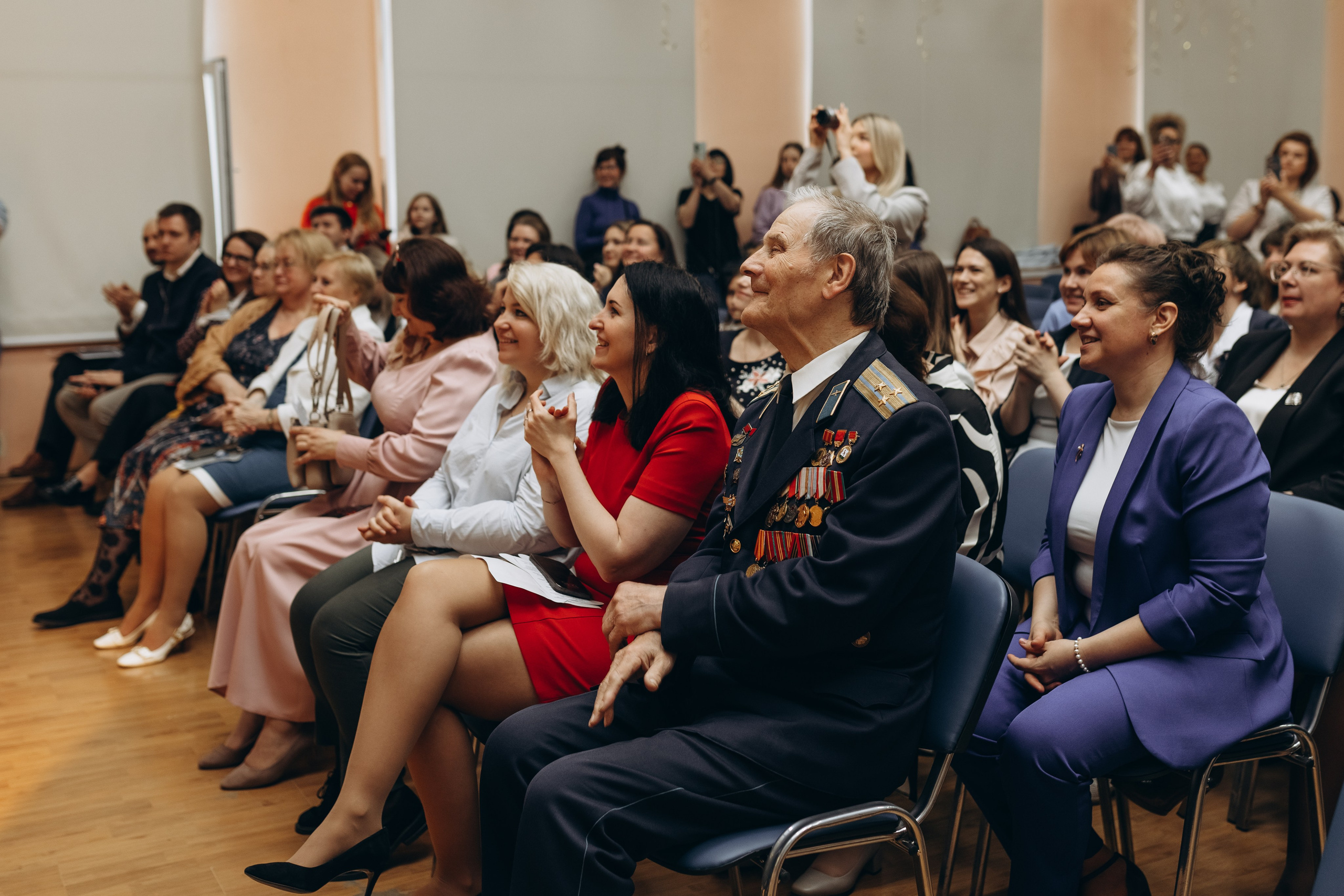 Последний звонок концерт+ фотозона. Фотограф Людмила Оюн