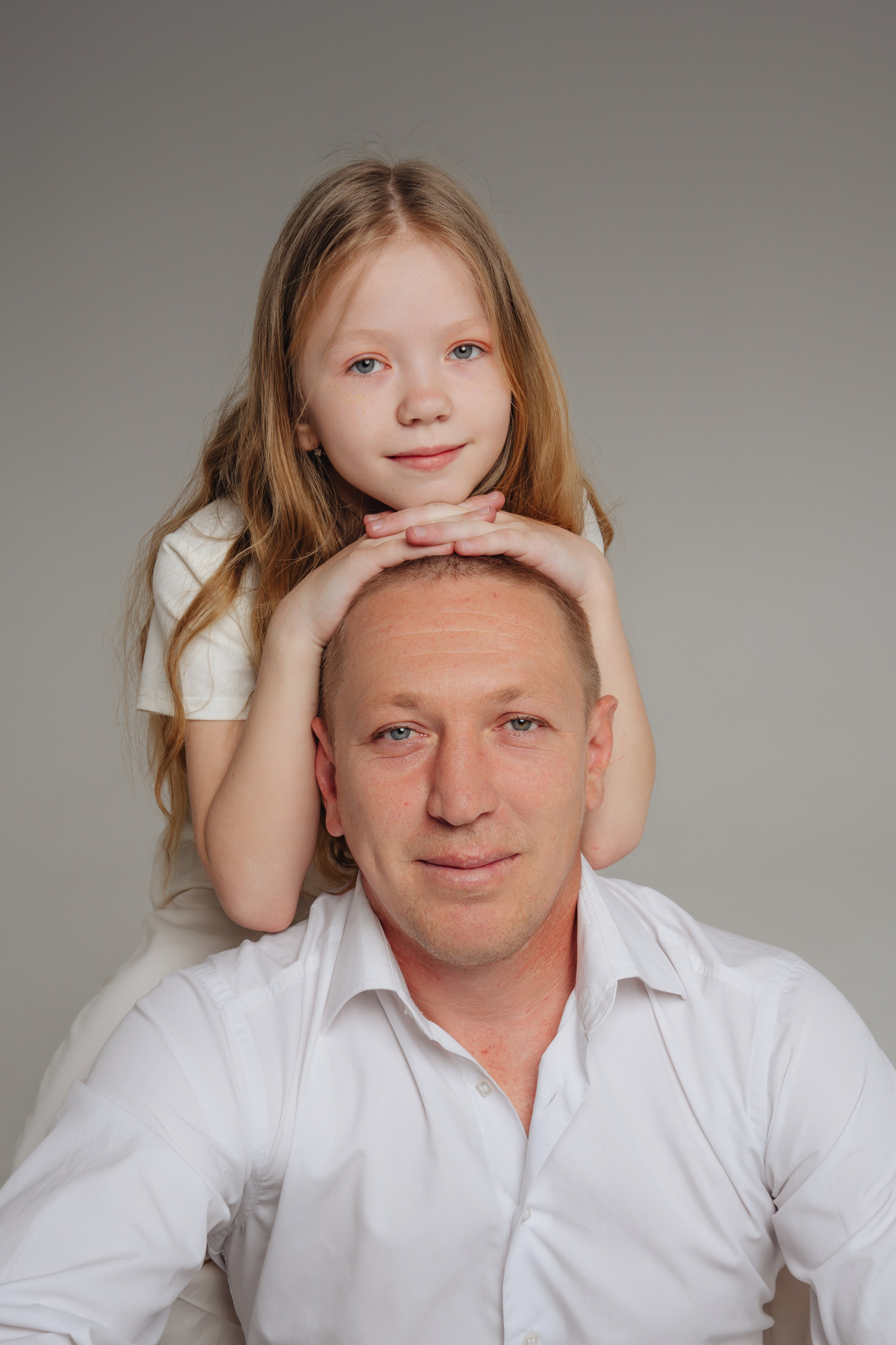 На однотонном фоне. Евгений Щетников Фотограф-Тюмень