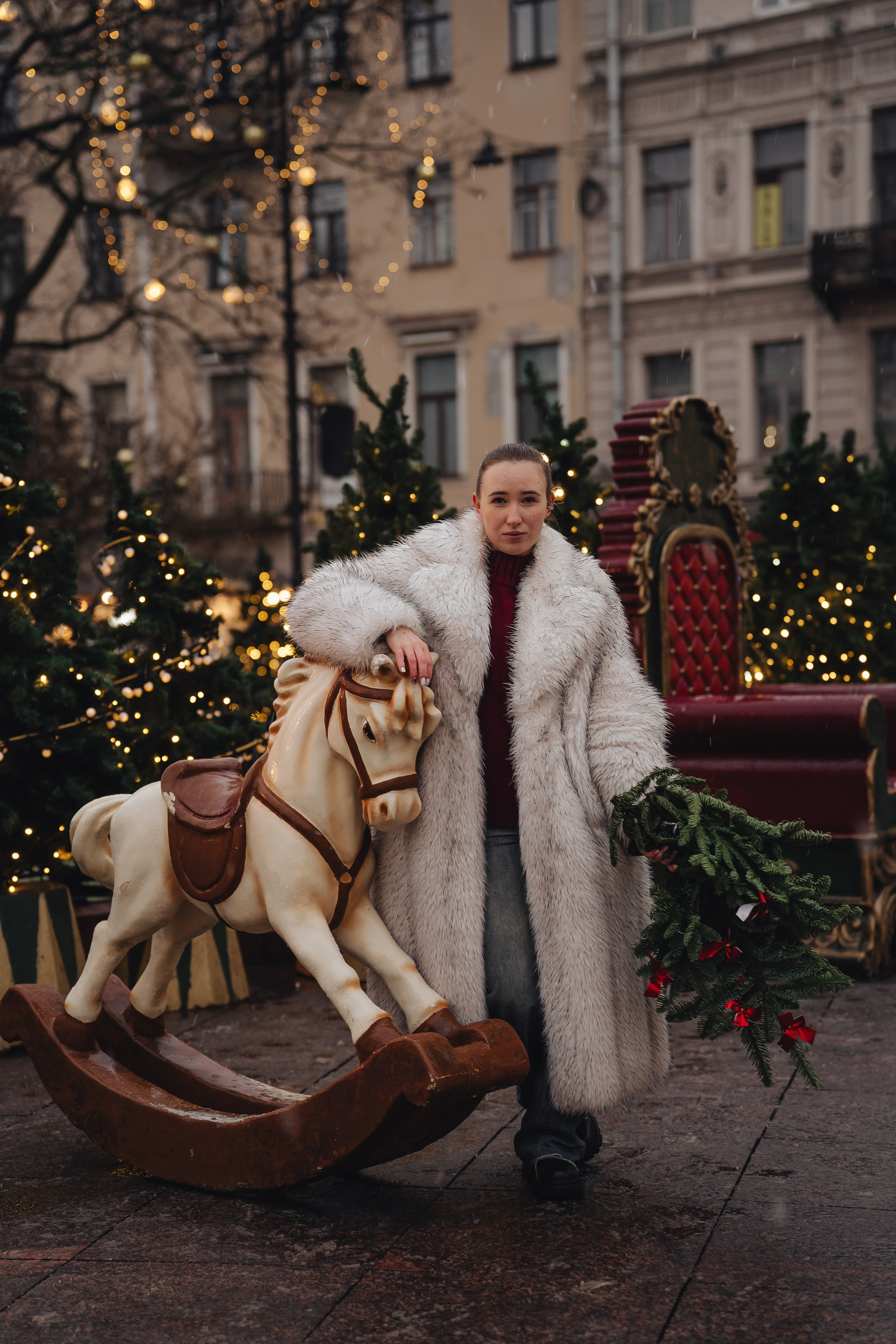 ПРОГУЛКА НА МАНЕЖНОЙ ПЛОЩАДИ ДЛЯ ДЕВУШКИ ПЕРЕД НОВЫМ ГОДОМ (НОВОГОДНЯЯ ФОТОСЕССИИЯ НА МАНЕЖНОЙ ПЛОЩАДИ). Профессиональный фотограф, Санкт-Петербург — Виктория Богомолова