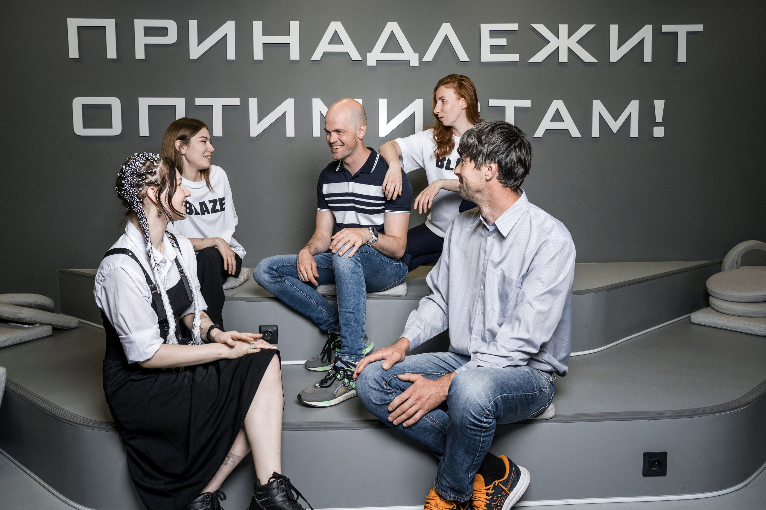 Корпоративный портрет сотрудников. Фотограф в Санкт-Петербурге. Репортажная и все съёмки для бизнеса