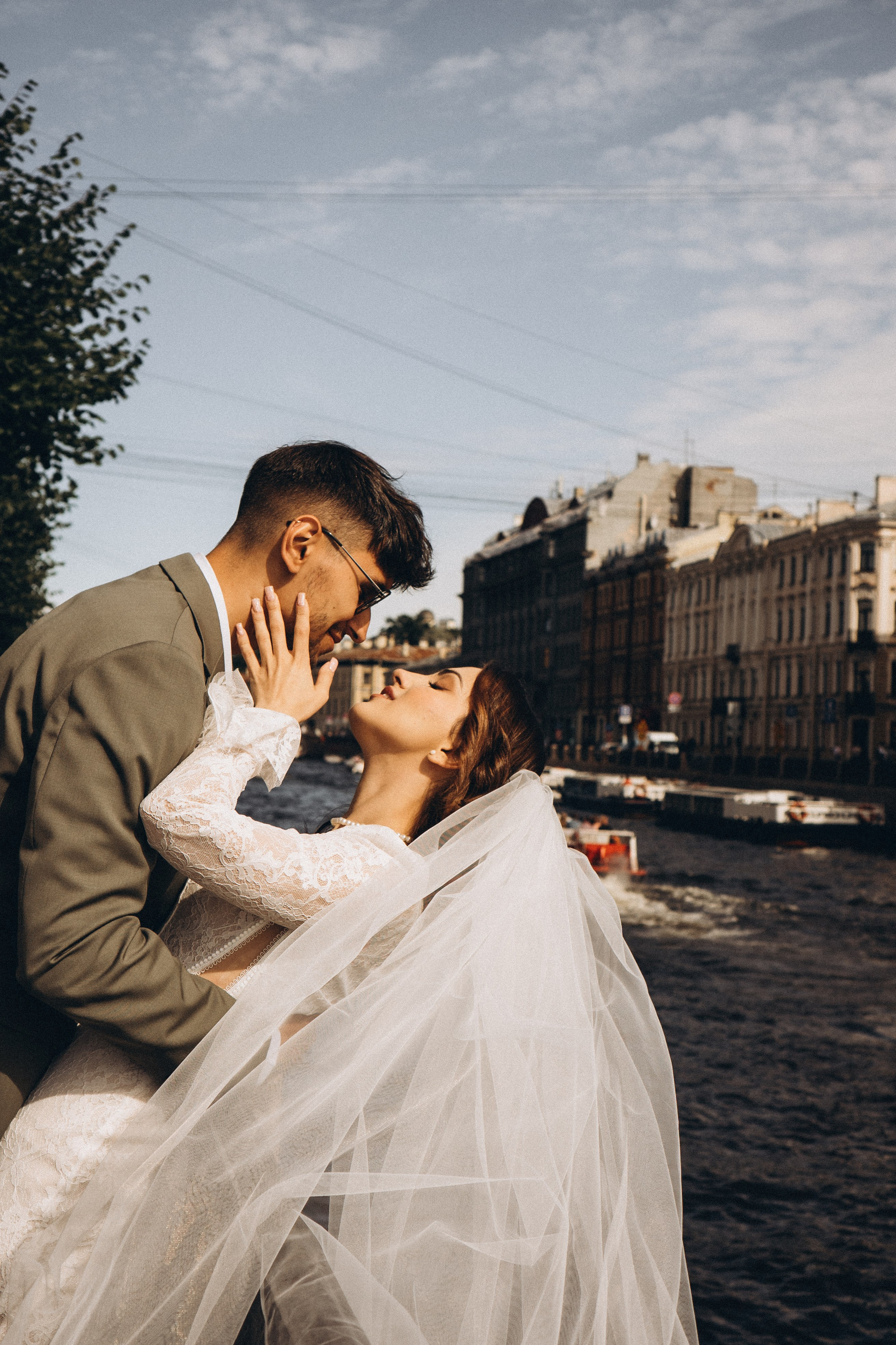 СВАДЕБНАЯ ПРОГУЛКА ВОЗЕ ИСАИКЕВСКОГО СОБОРА АСТОРИИ И ЗАКОНОДАЛЕТНОГО СОБРАНИЯ. Профессиональный фотограф, Санкт-Петербург — Виктория Богомолова