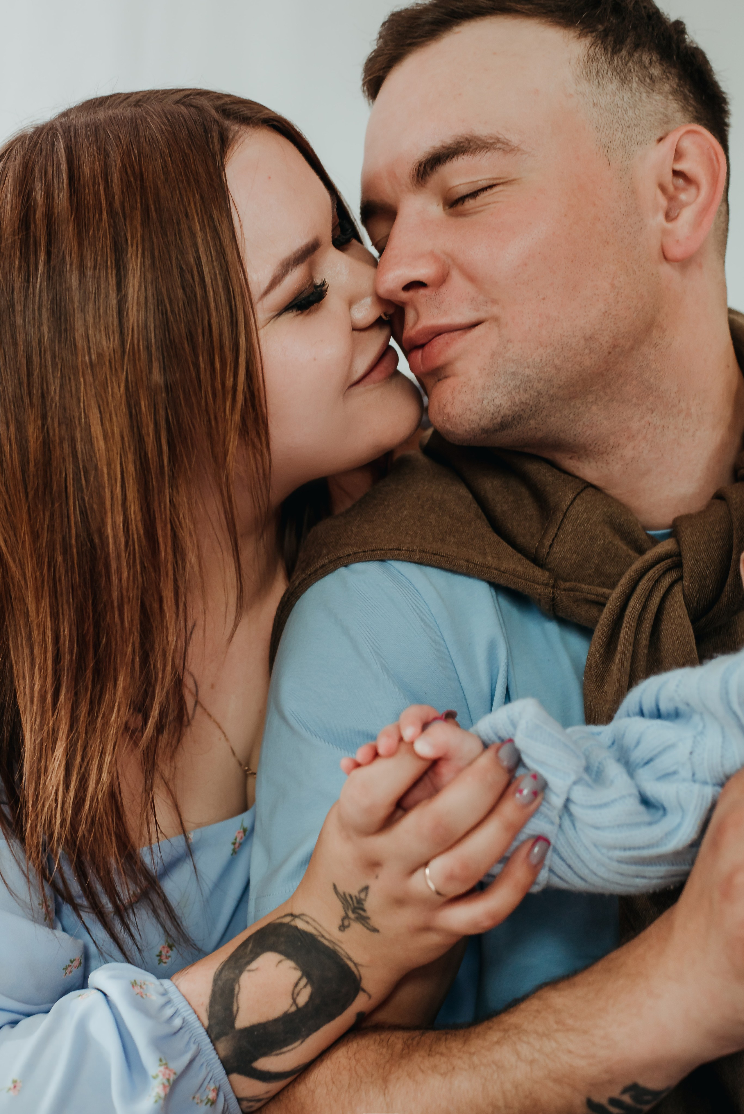 Семейная фотосессия в студии. Свадебный и портретный фотограф lifestyle