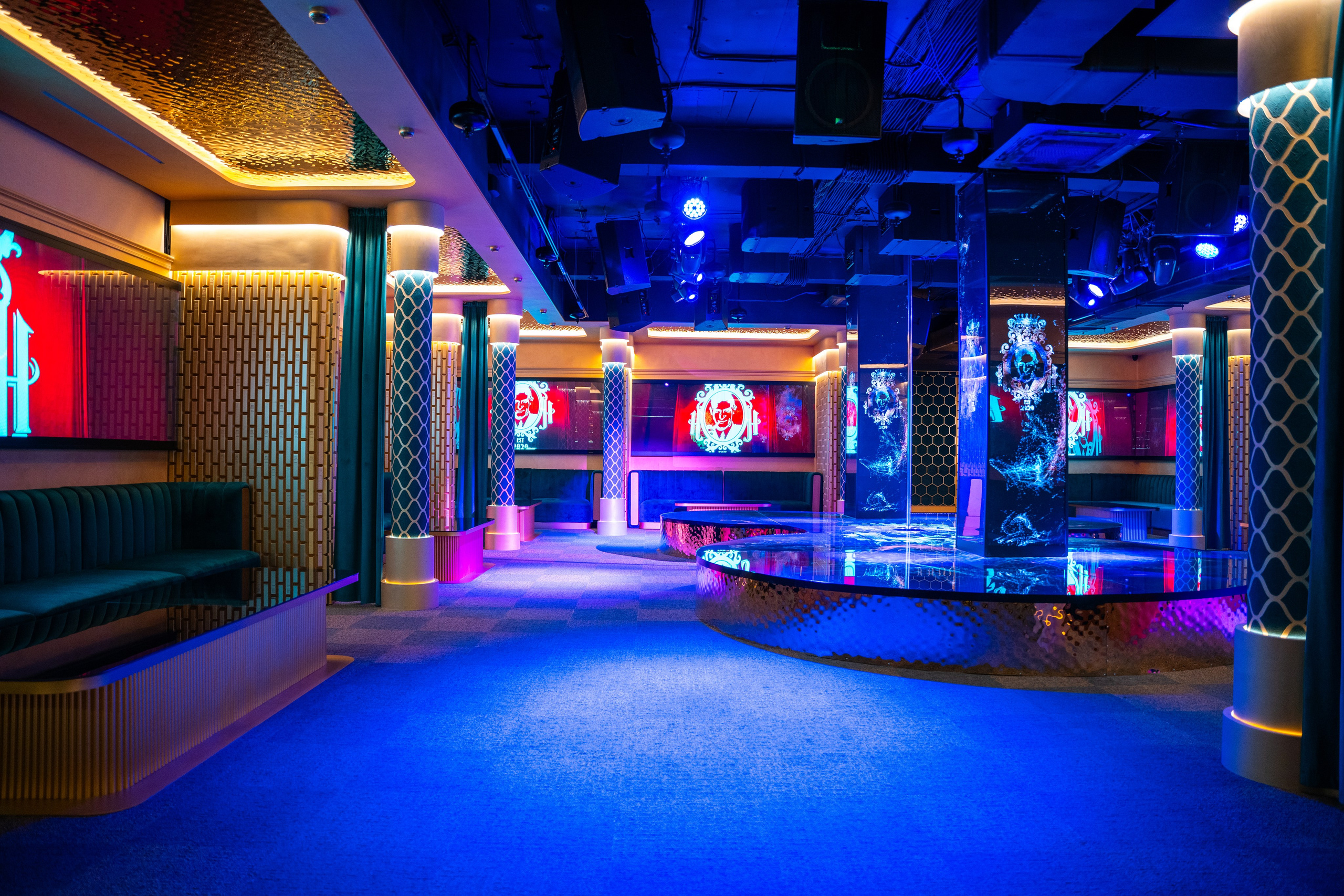 Фотосъемка интерьера стриптиз-клуба Hefner — элитный клуб Краснодара. Интерьерная фотосъемка клуба Hefner в Краснодаре — профессионально. Шедевры для Вас! Фотограф и Видеограф в Краснодаре Пахиев Руслан