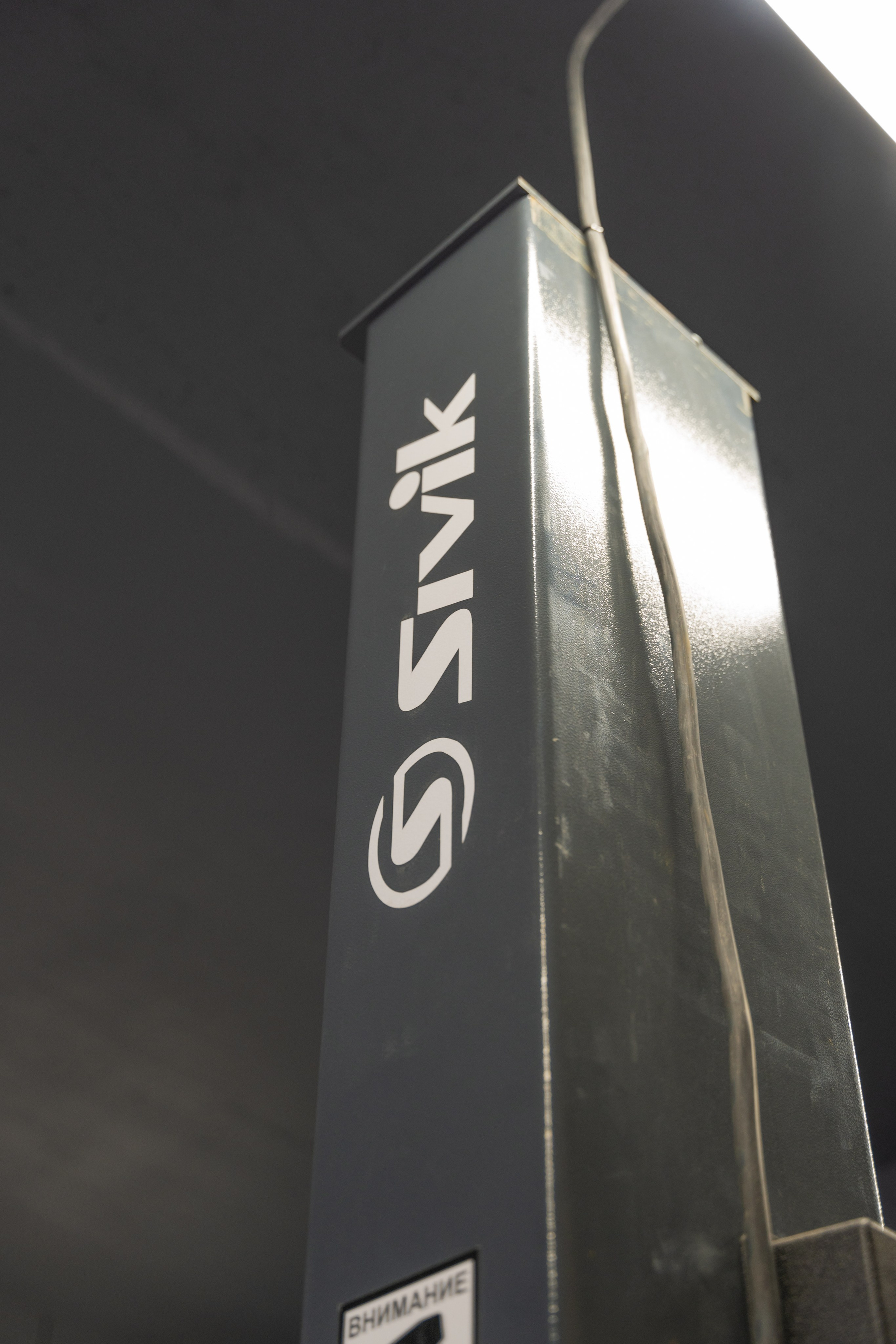 Интерьерная фотосъемка автосалона Elrus в Краснодаре. Zeekr, LiXiang Профессиональная фотосъемка интерьера премиум-автосалона в Краснодаре. Шедевры для Вас! Фотограф и Видеограф в Краснодаре Пахиев Руслан