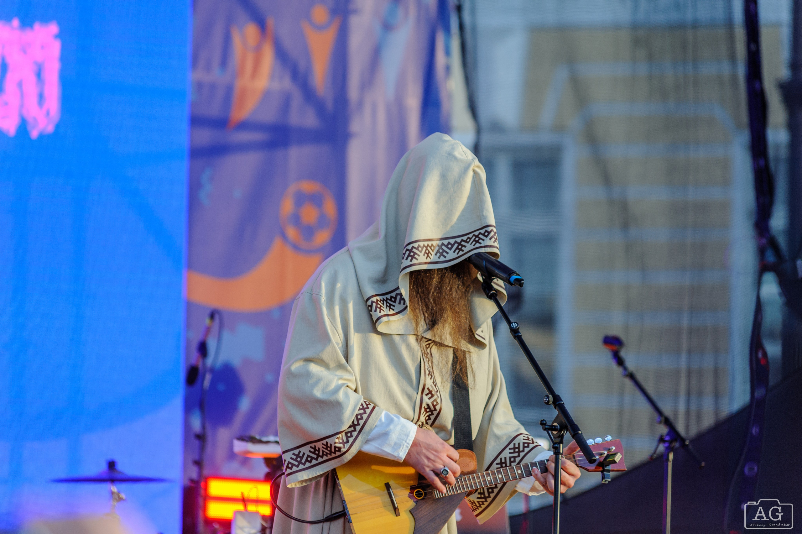 Нейромонах Феофан на открытой тренировке ФК «Зенит». Алексей Горчаков. Фотограф на ваш праздник