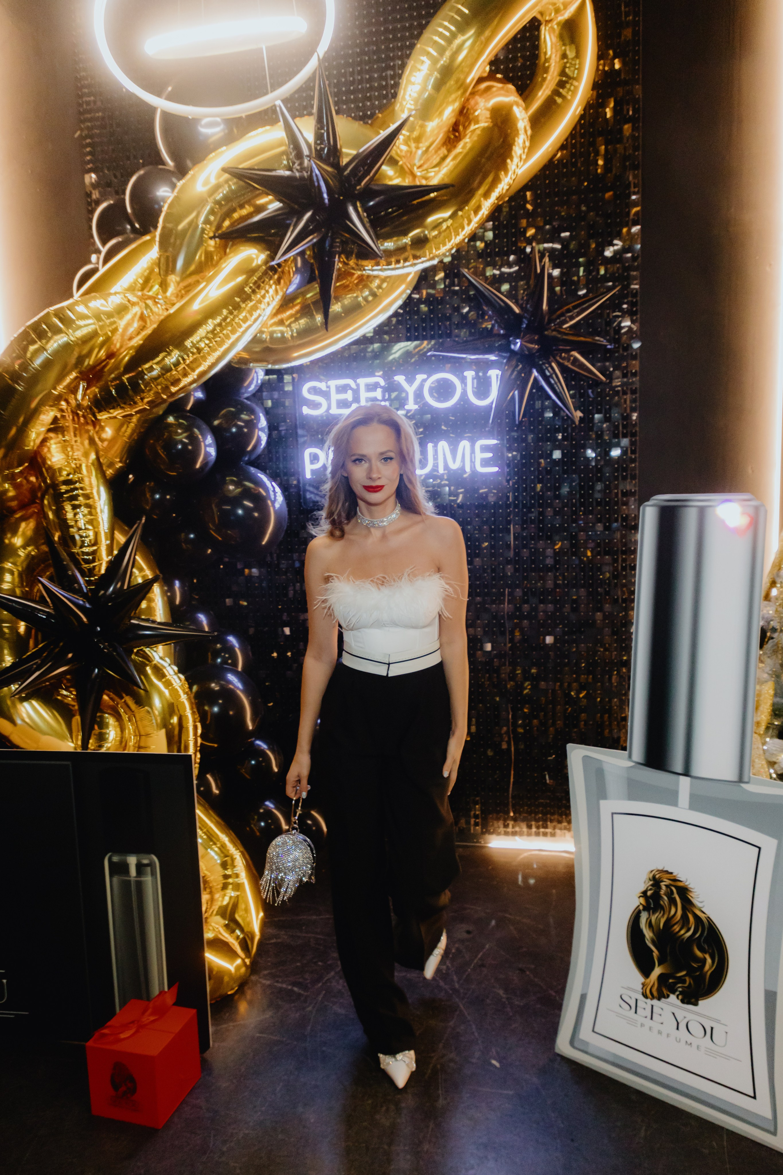 See `You Perfume. Фотограф в Москве и Санкт-Петербурге Дарина