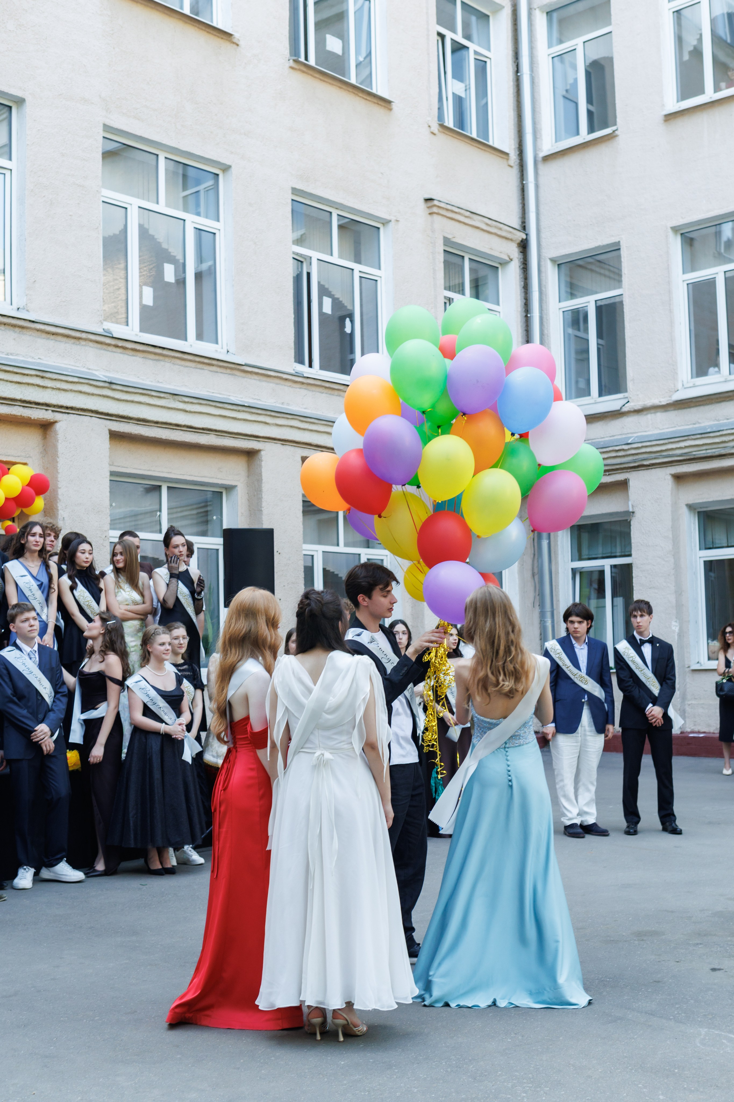 11 класс/ Последний звонок /«Школа имени Мигеля Эрнандеса»/Москва. Выпускные школьные альбомы Мария Киселёва/Москва и МО