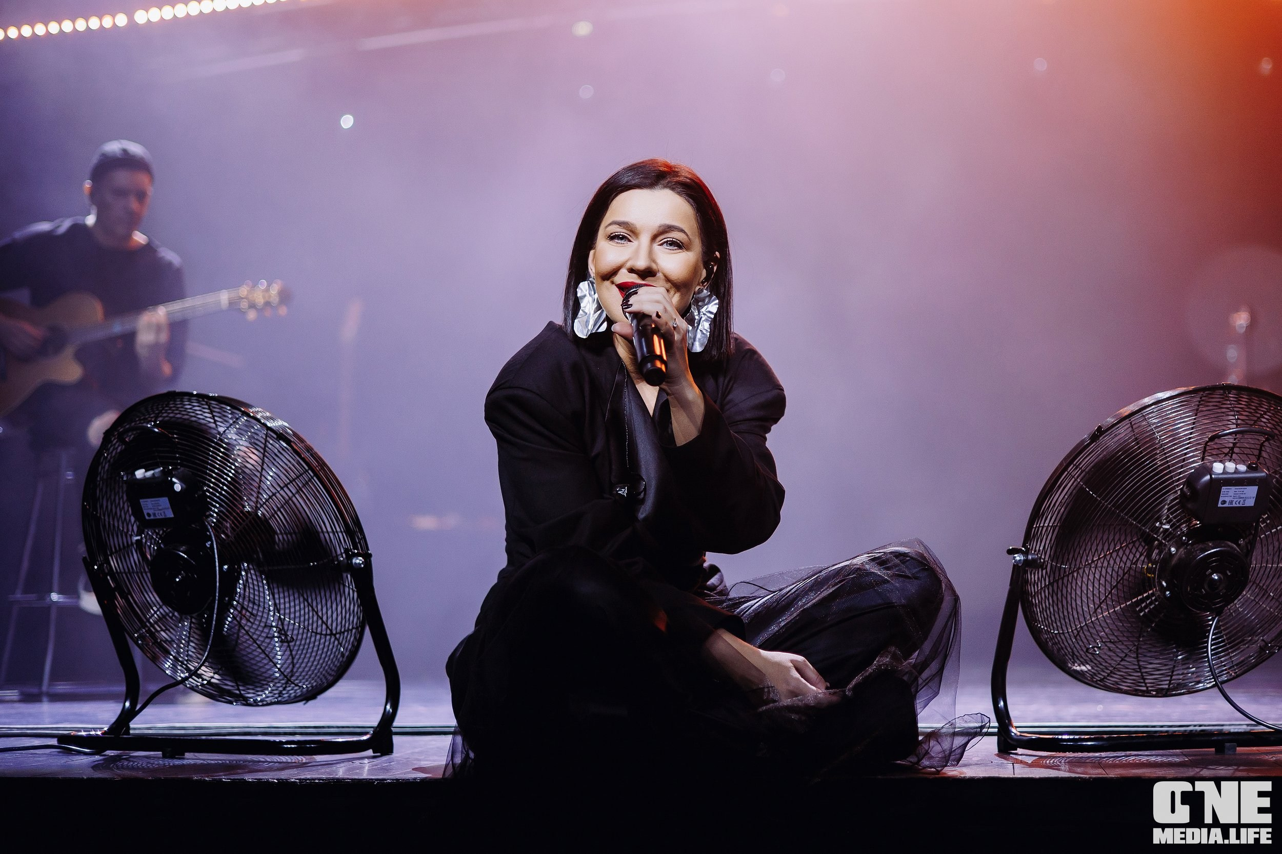 Фоторепортаж с концерта Ёлки. One Media Life: фоторепортажи, фотоотчеты с мероприятий и заведений