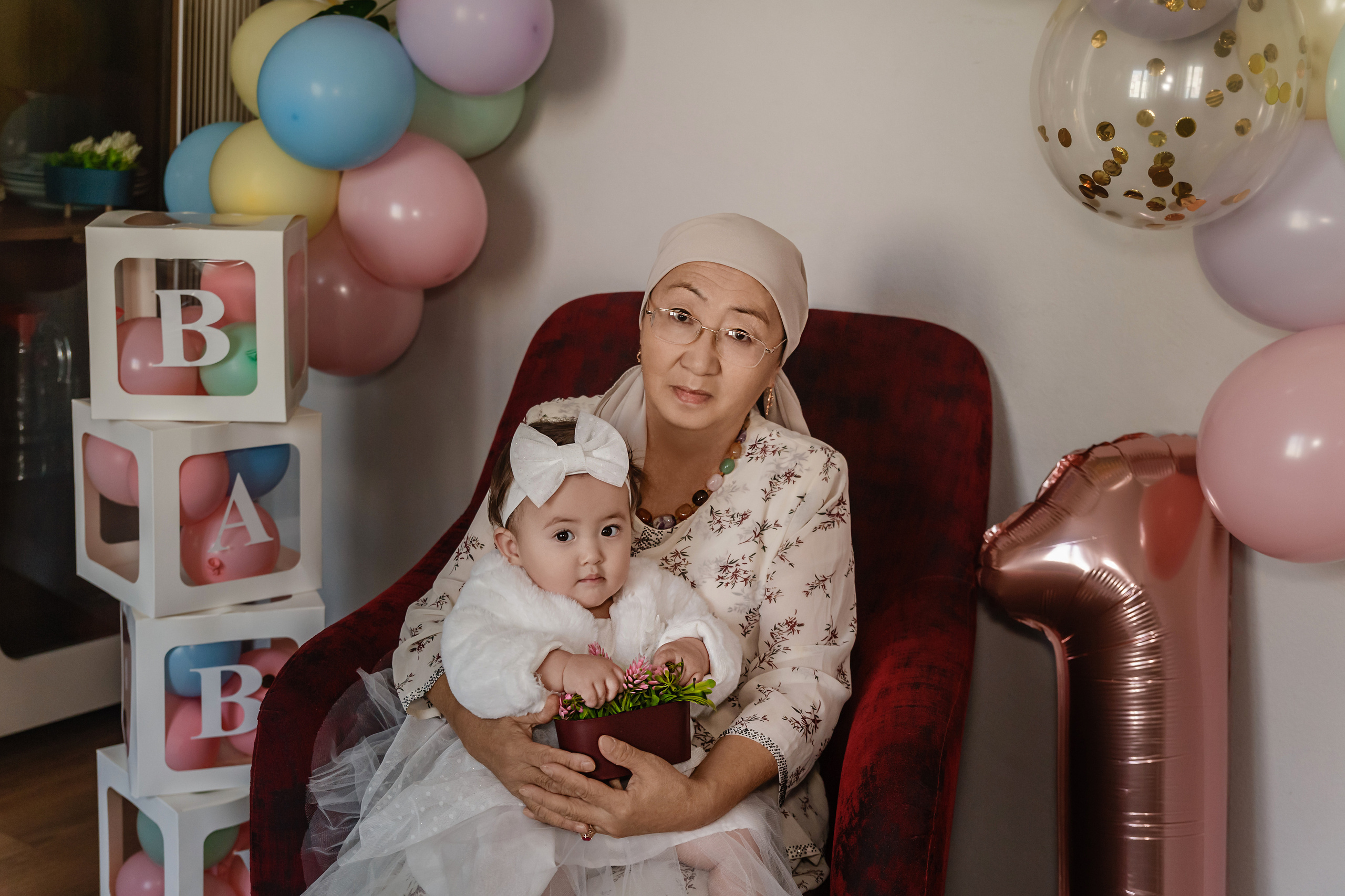 Lifestyle photo session for 1 year of birth. Professional family and children’s photographer in Izmir Irina Eron