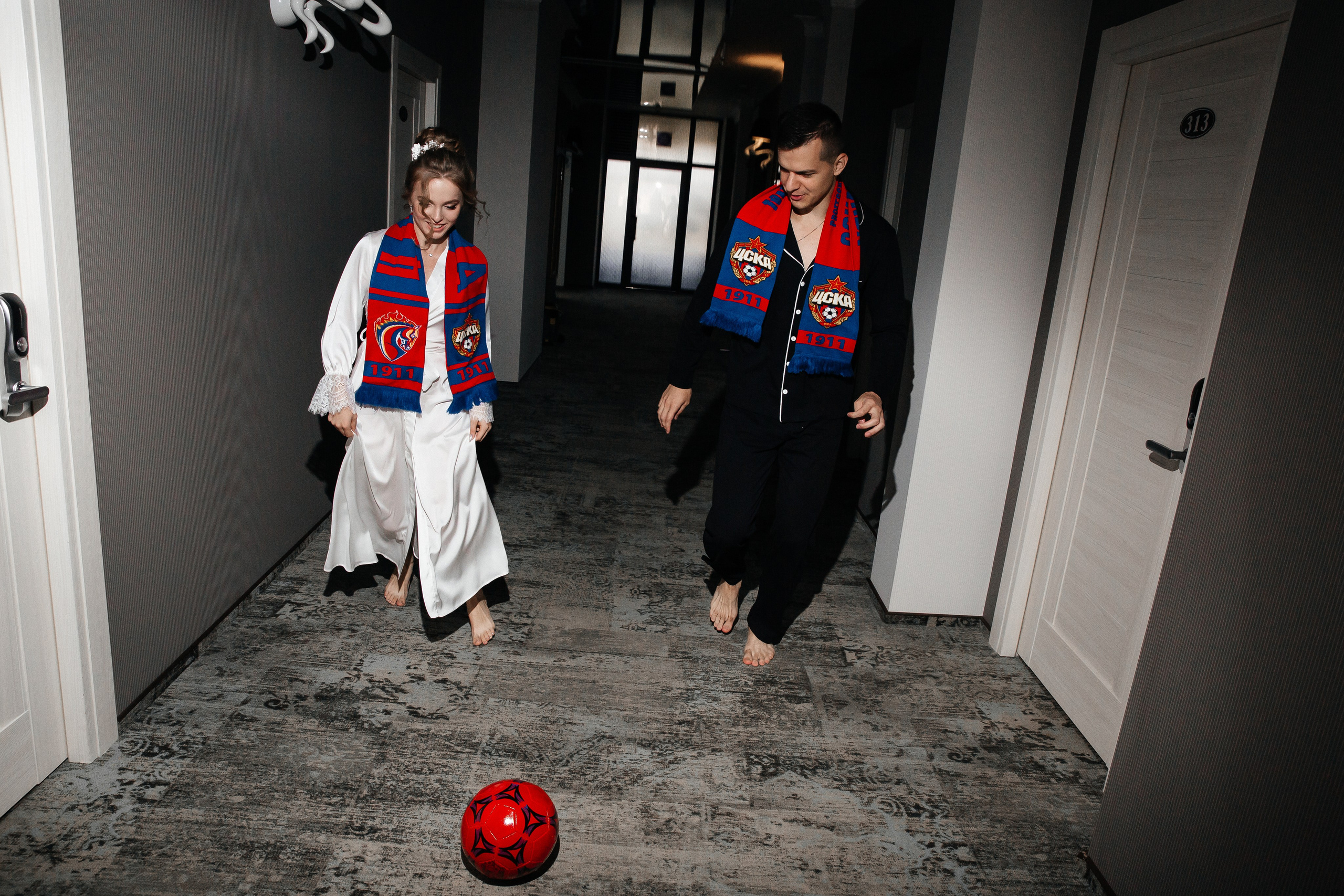 А&А — фотосессия на стадионе. Свадебный фотограф в Оренбурге Илья Володьков