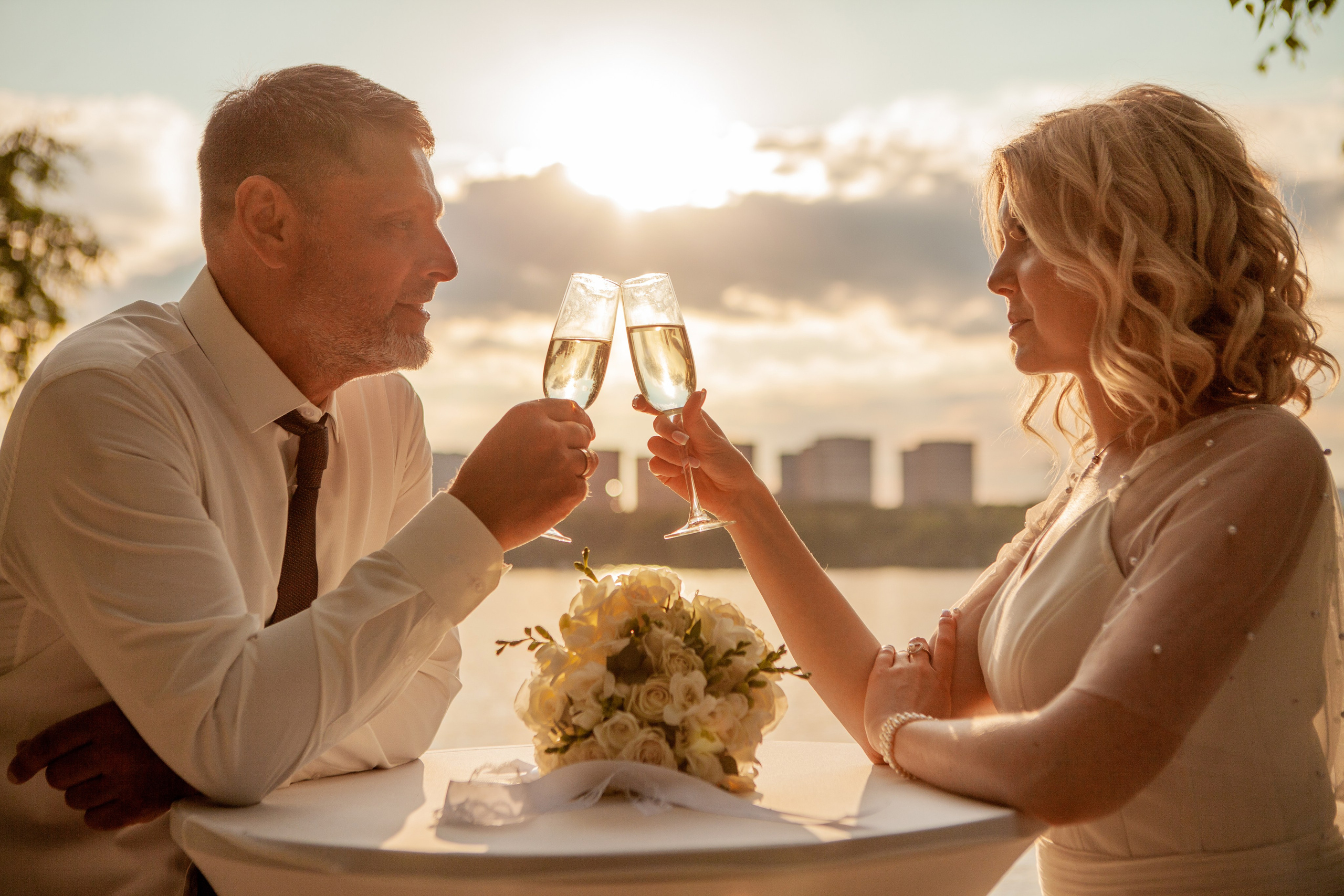 Фотосессия молодоженов на пляже Рублево. Фотограф Ольга Ефремова