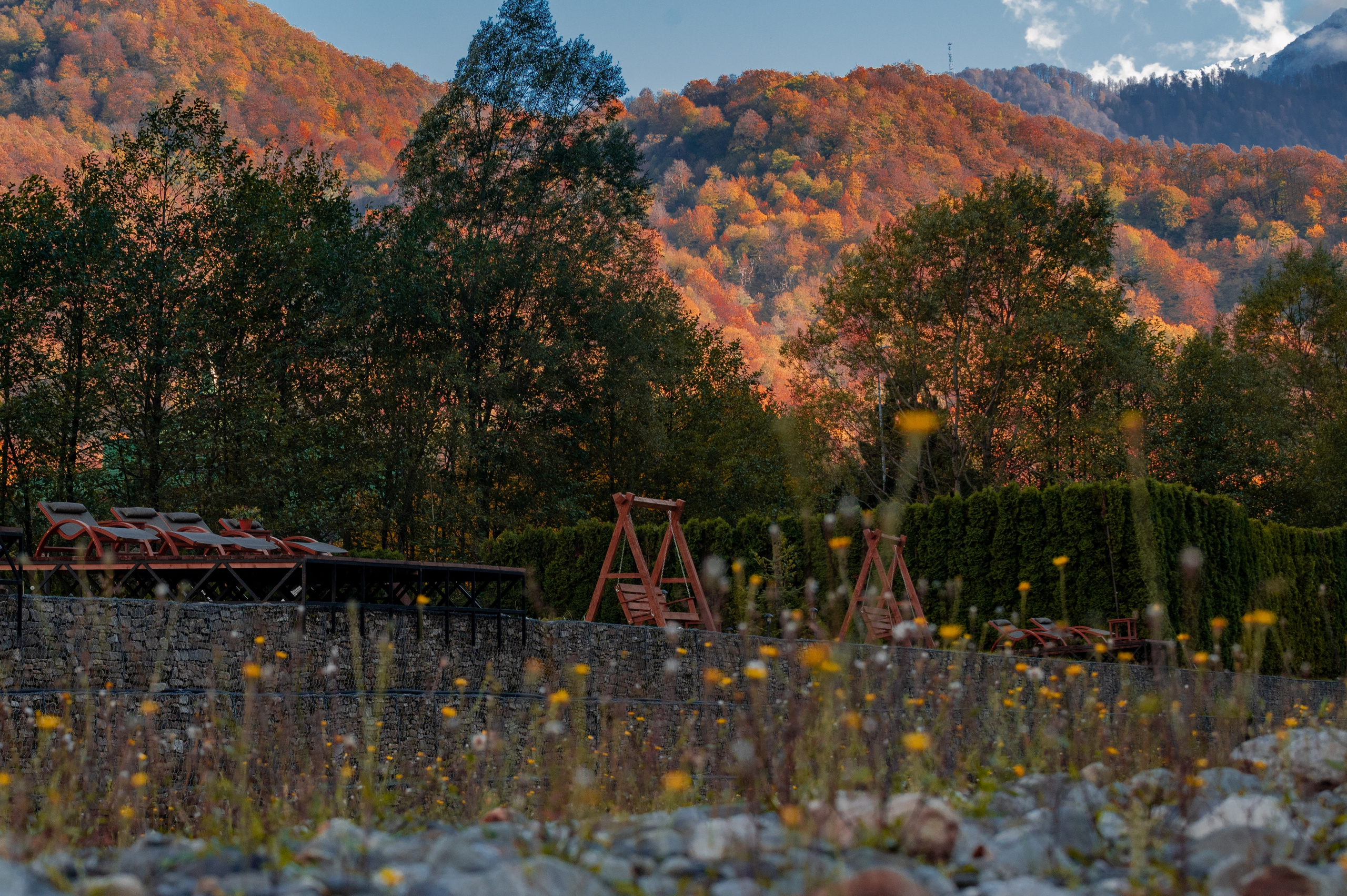 Контент съемка места для отдыха на курорте Газпром Поляна «Мзымта Пляж». Репортажный фотограф в Красной Поляне и Сочи Павлюченко Екатерина