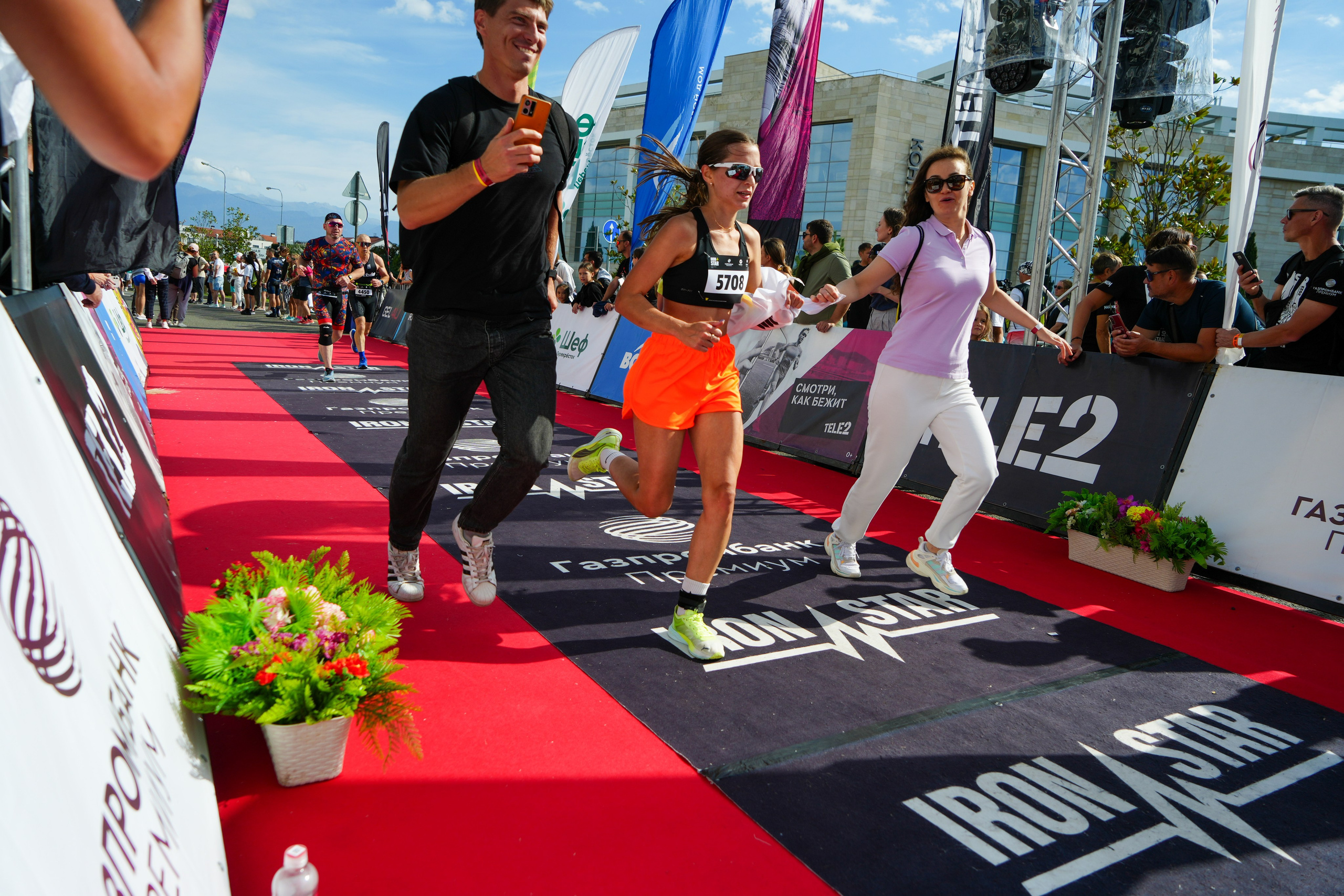 Фотоотчет партнерской интеграции для компании TELE2 на фестивале Ironstar. Репортажный фотограф в Красной Поляне и Сочи Павлюченко Екатерина