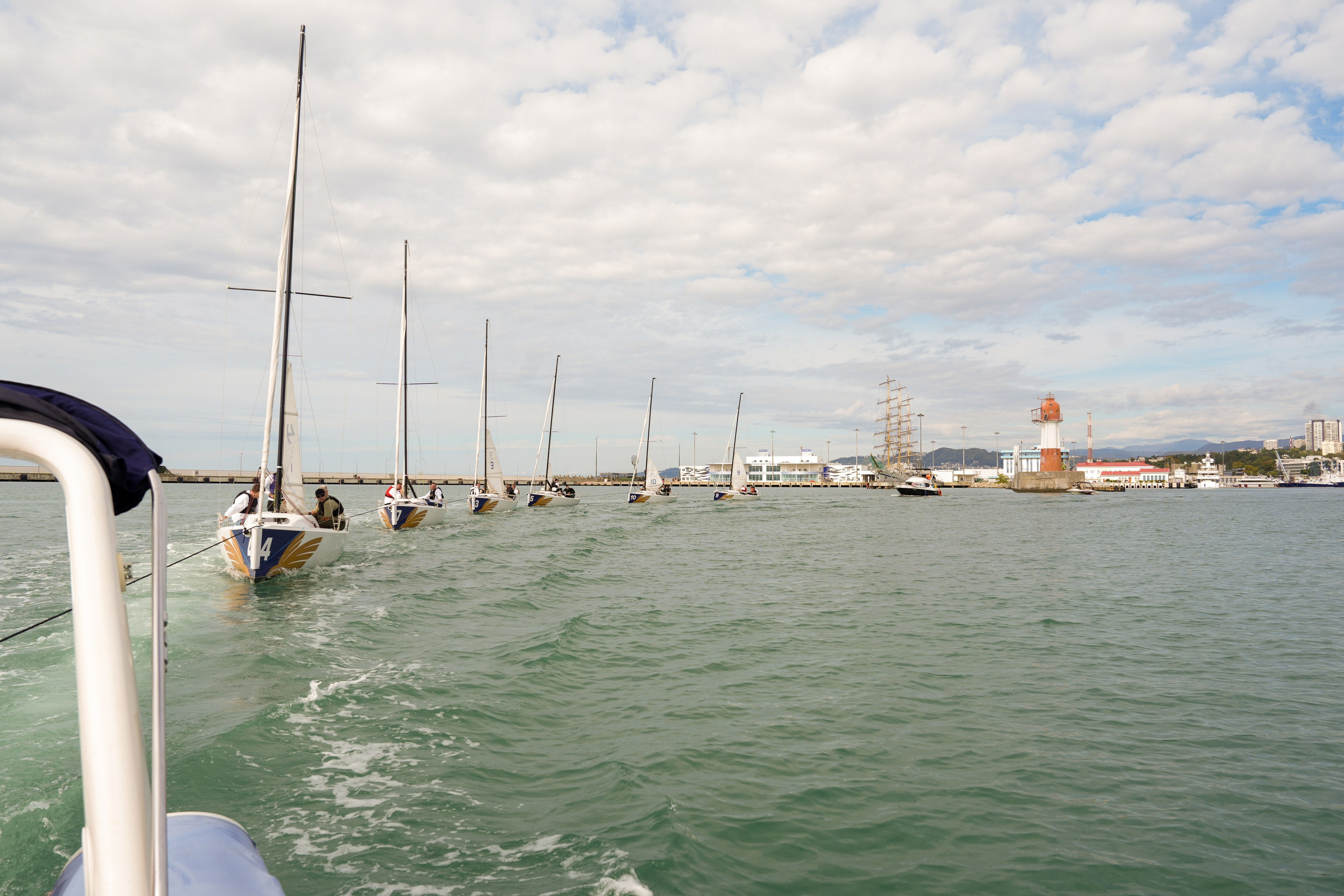Яхтенная регата для компании Агрегатка. Репортажный фотограф в Красной Поляне и Сочи Павлюченко Екатерина