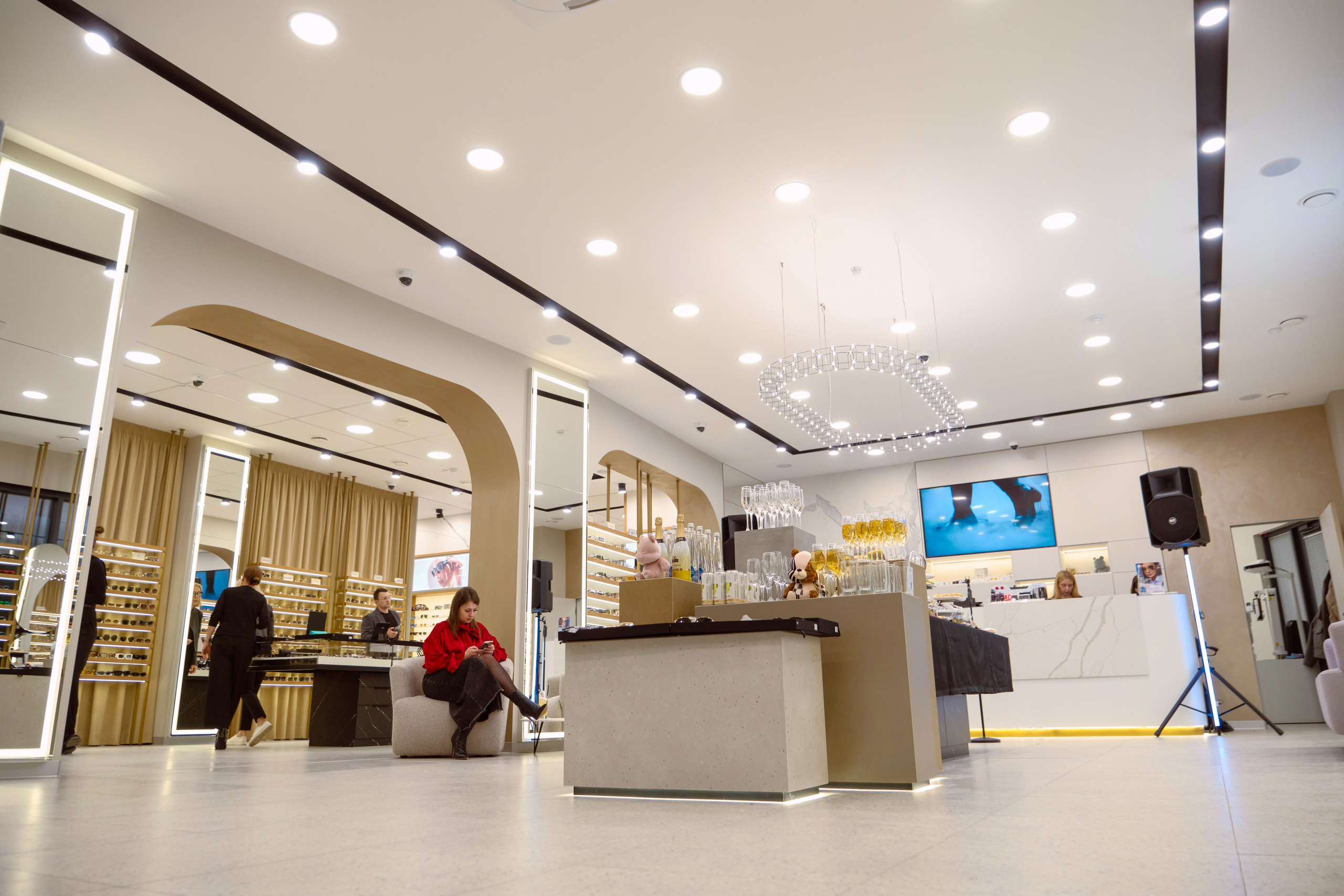 ОПТИК ЦЕНТ. Свадебный фотограф в Екатеринбурге Соседков Евгений