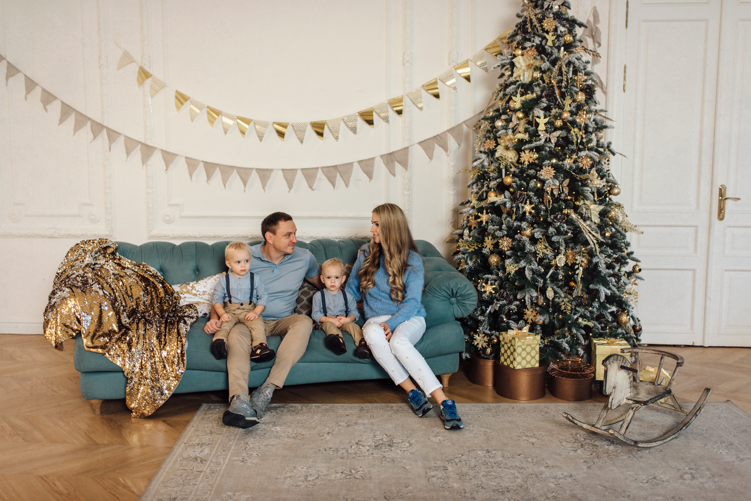 Новогодняя семейная фотосессия в студии Skypoint. Свадебный фотограф в Санкт-Петербурге Венера Ахметова