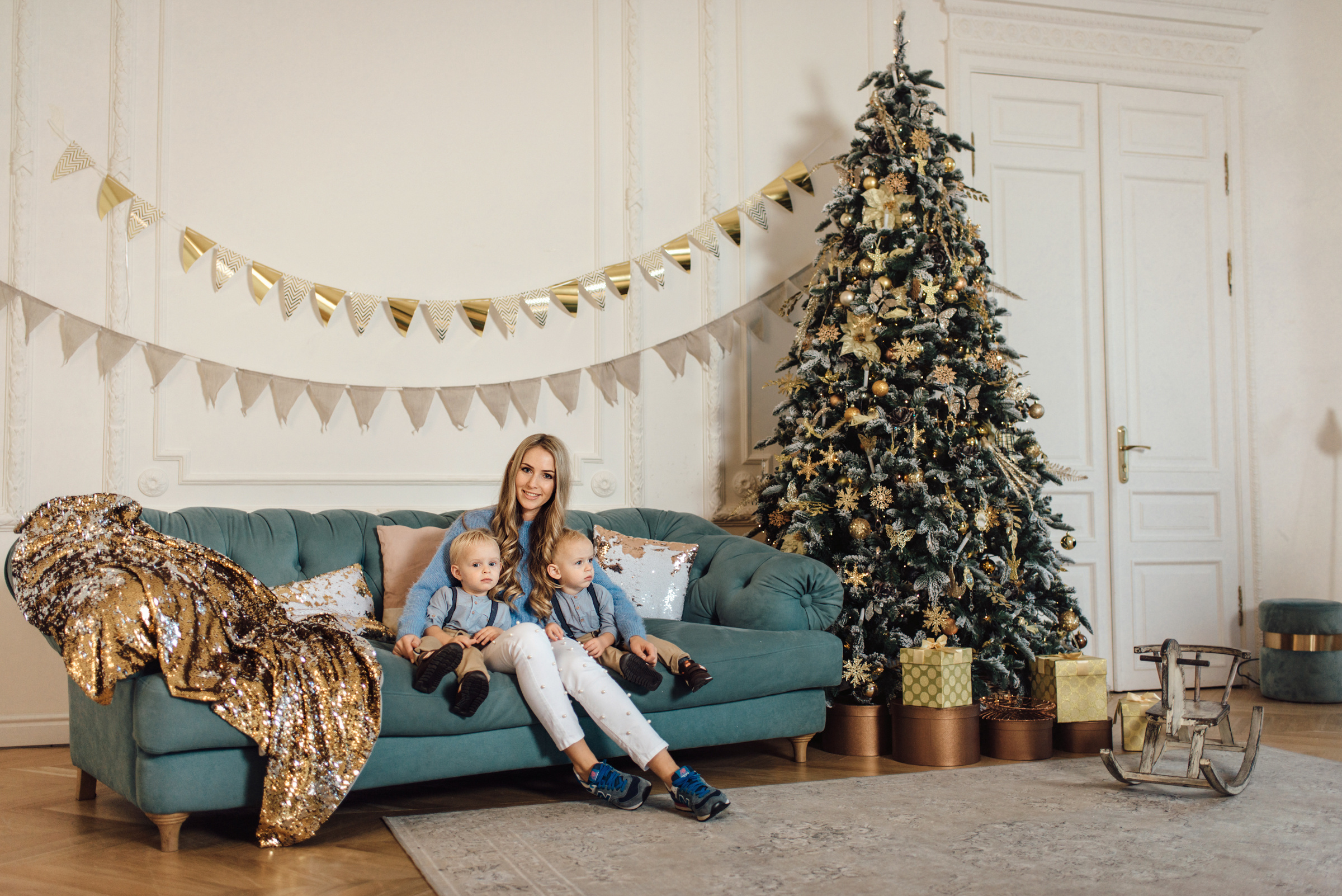 Новогодняя семейная фотосессия в студии Skypoint. Свадебный фотограф в Санкт-Петербурге Венера Ахметова