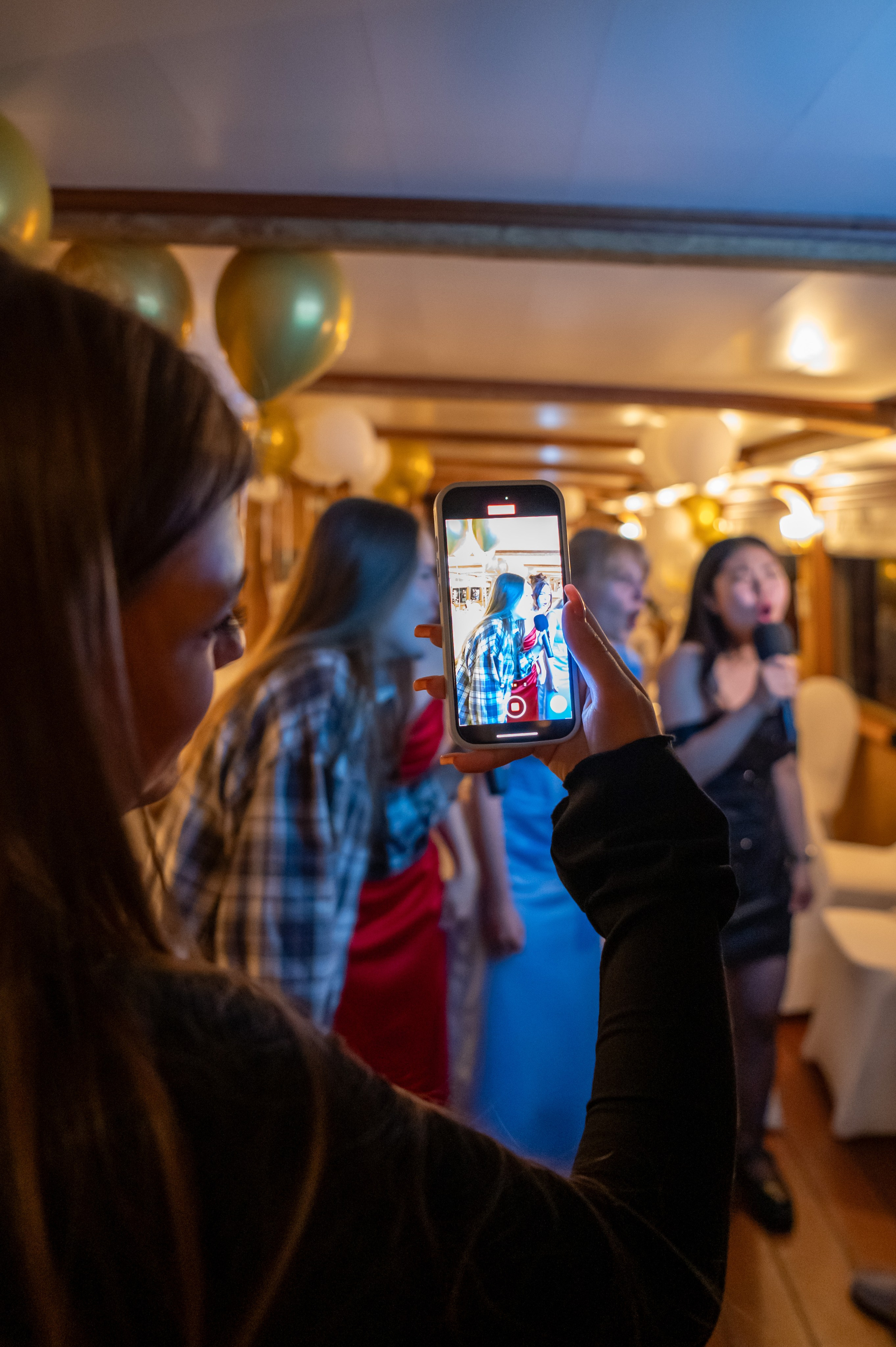 Выпускной вечер 11 класс на теплоходе. Детский и семейный фотограф г. Москва Оксана Катаджи