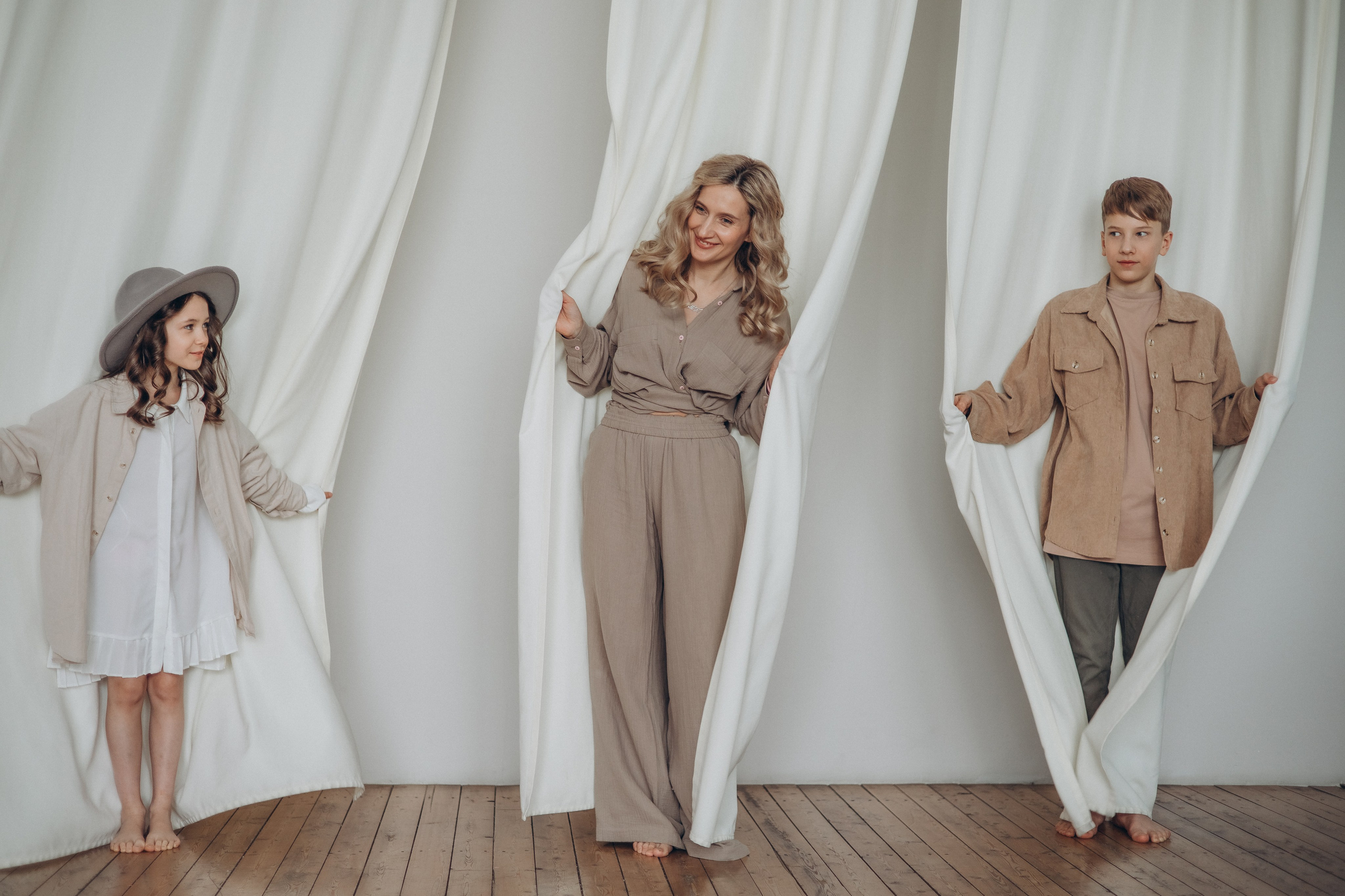 Семейная студийная фотосессия. Семейный, детский, женский фотограф в Новосибирске Оля Борисова