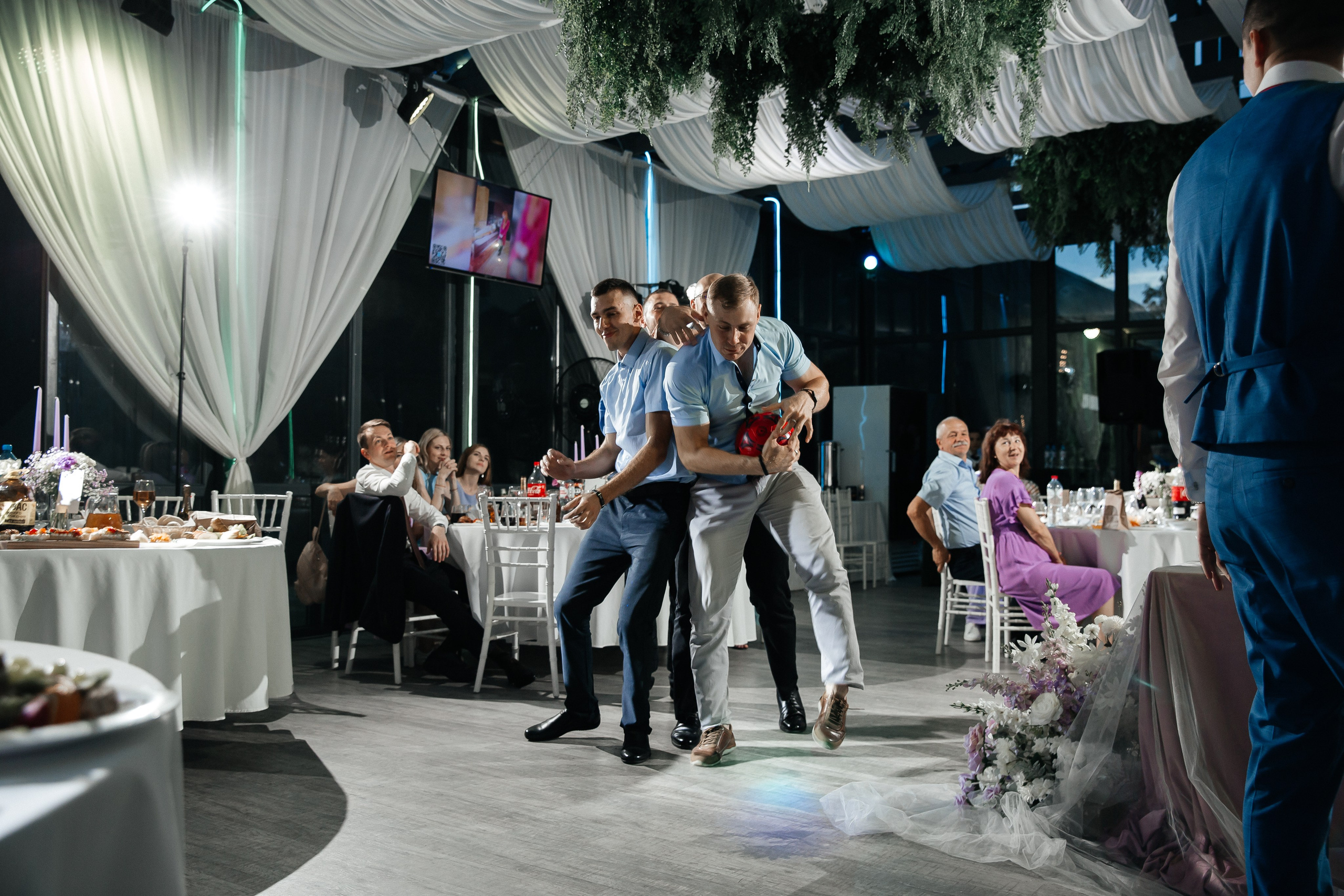 А&А — фотосессия на стадионе. Свадебный фотограф в Оренбурге Илья Володьков