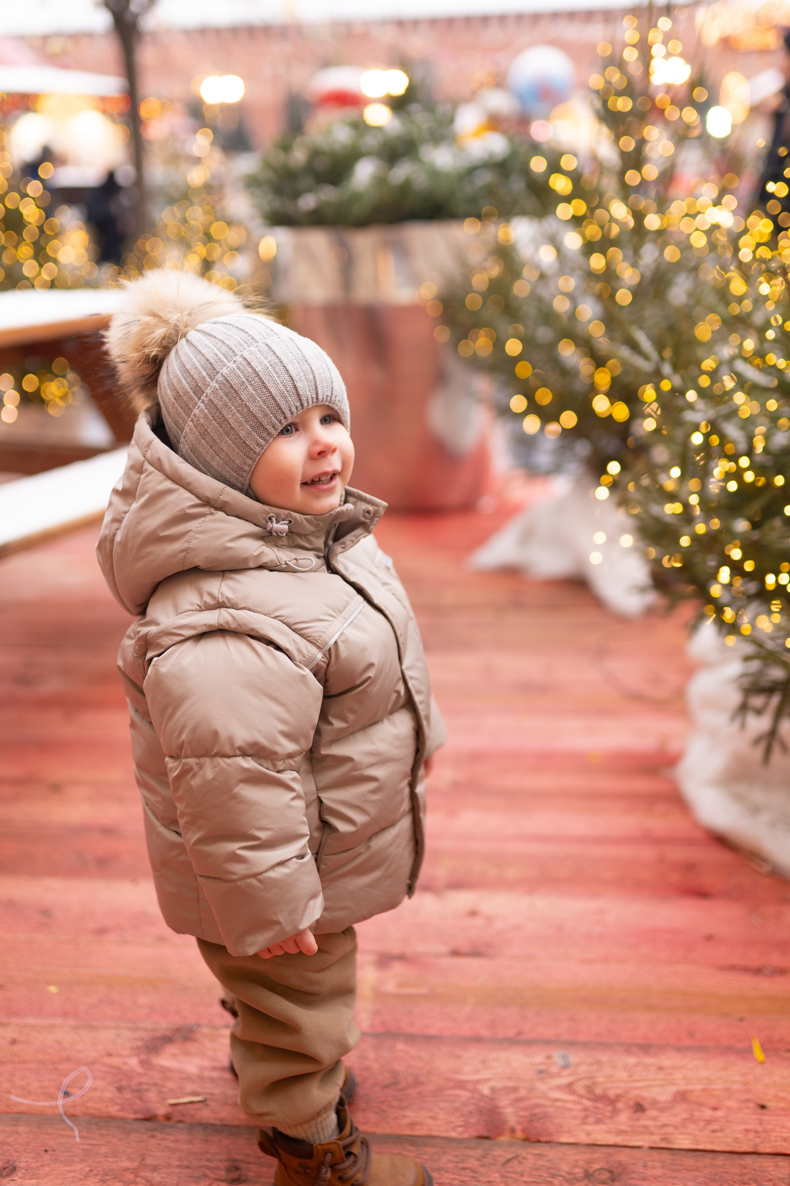 Павел, Егор и Наталия на ГУМ Ярмарке. Свадебный фотограф в Москве Анна Полушина