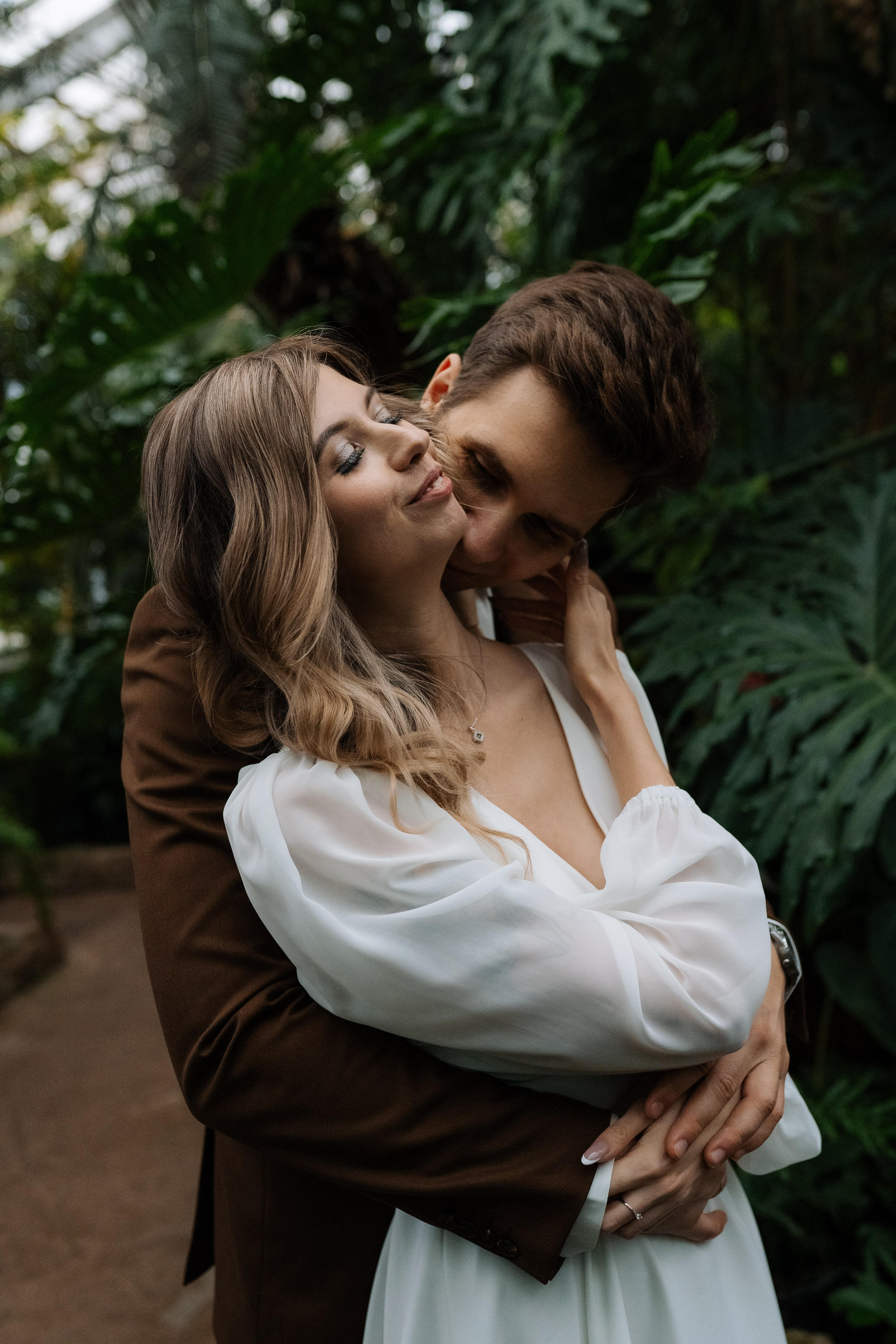 Свадебная фотосессия в оранжерее, Москва. Свадебный фотограф в Москве Анна Полушина