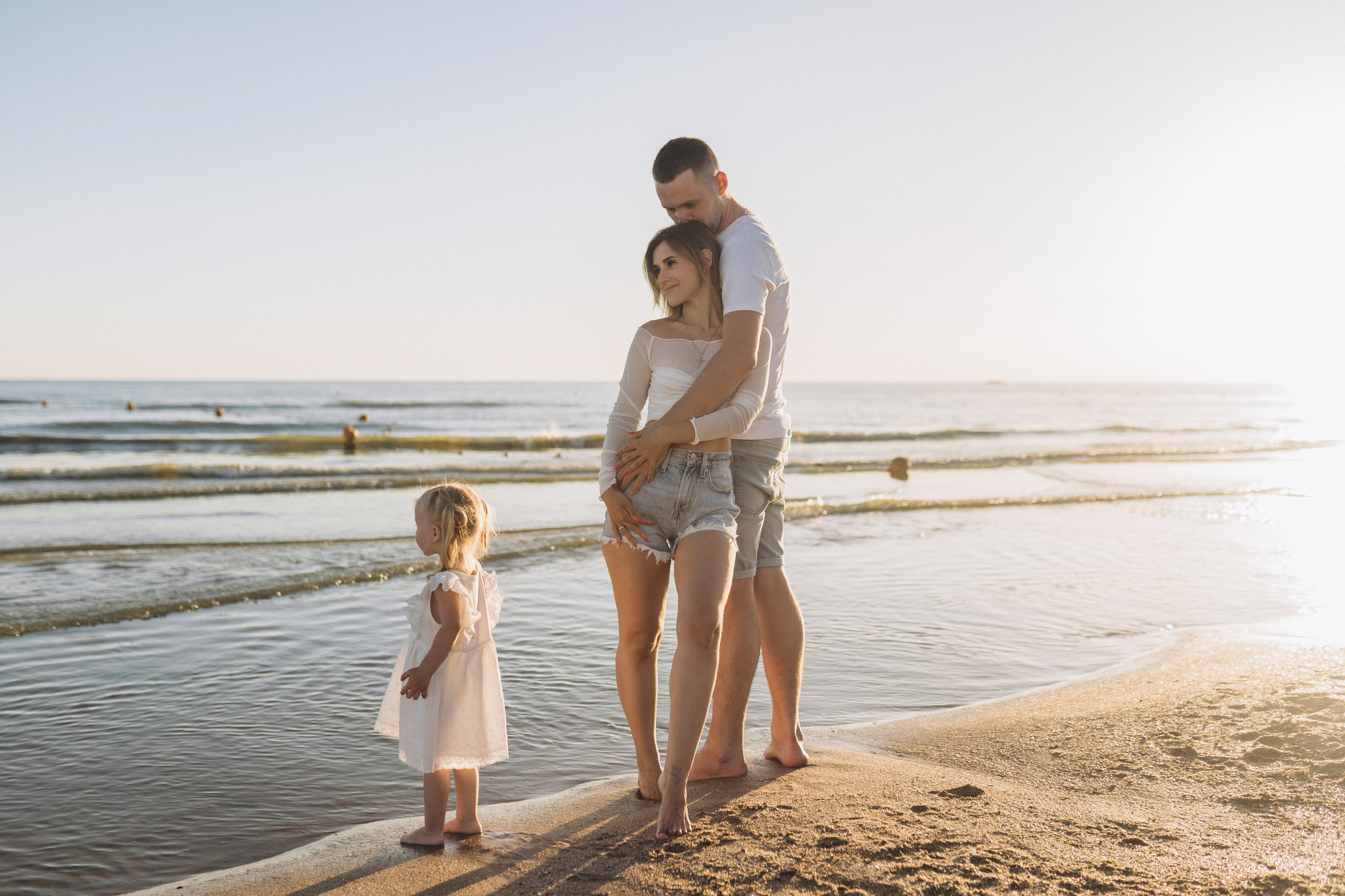 Новороссийский фотограф поймал момент - семейный флешмоб танца под музыку уличных музыкантов