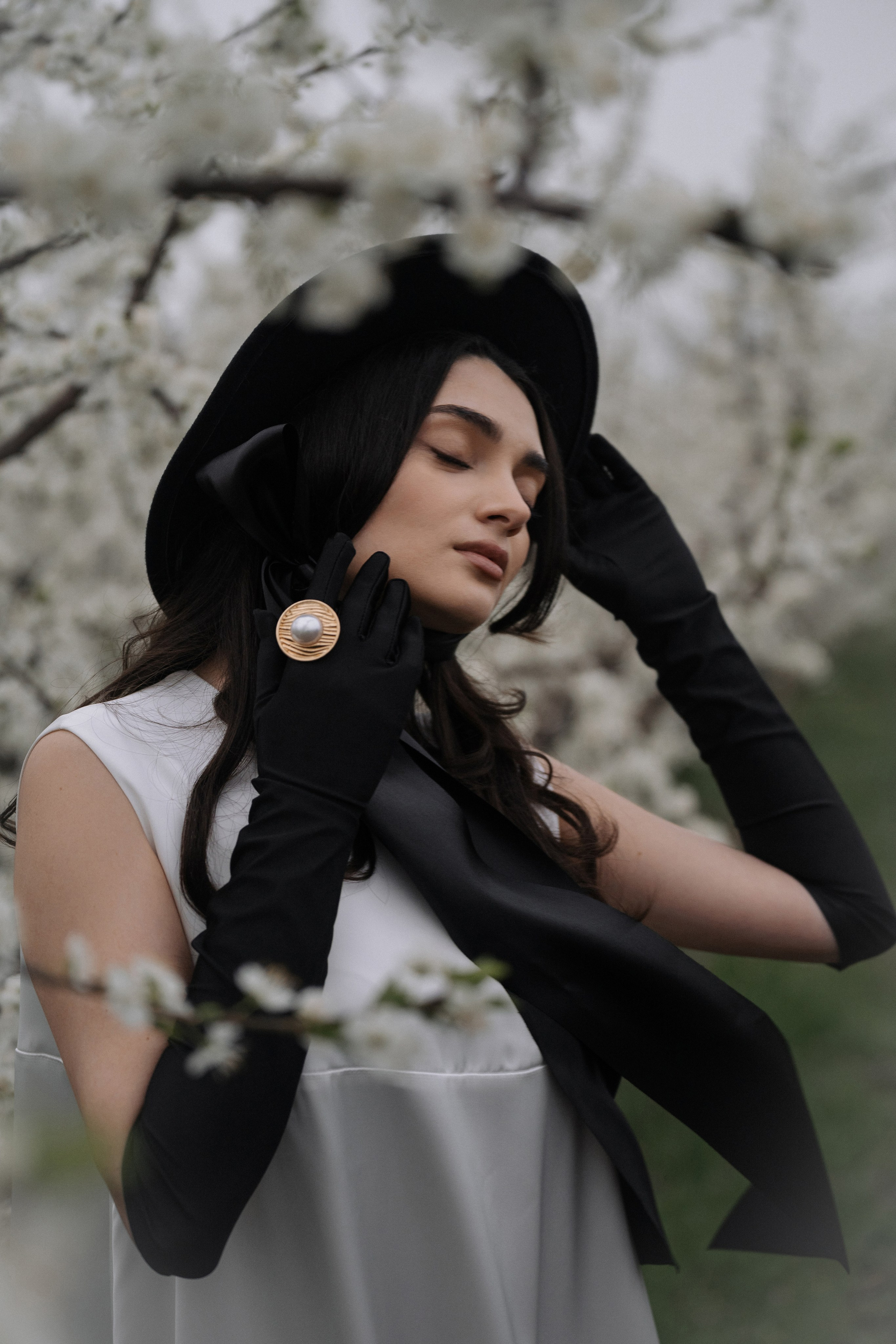 Где сделать фотосессию в Анапе? Красивые сады с цветущими деревьями