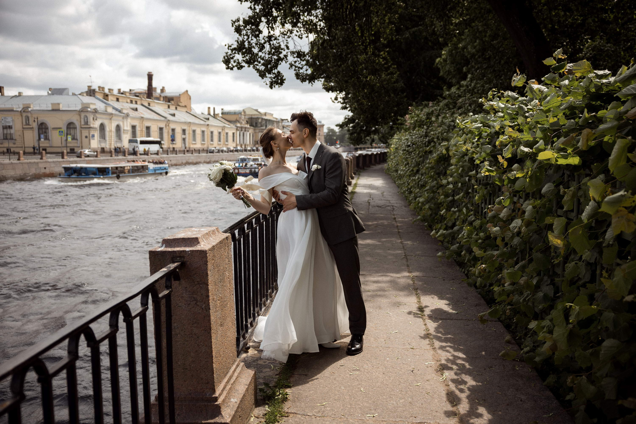 Искренняя любовь. Свадебный фотограф Игорь Брундасов 8PHOTO на свадьбу венчание загс СПб
