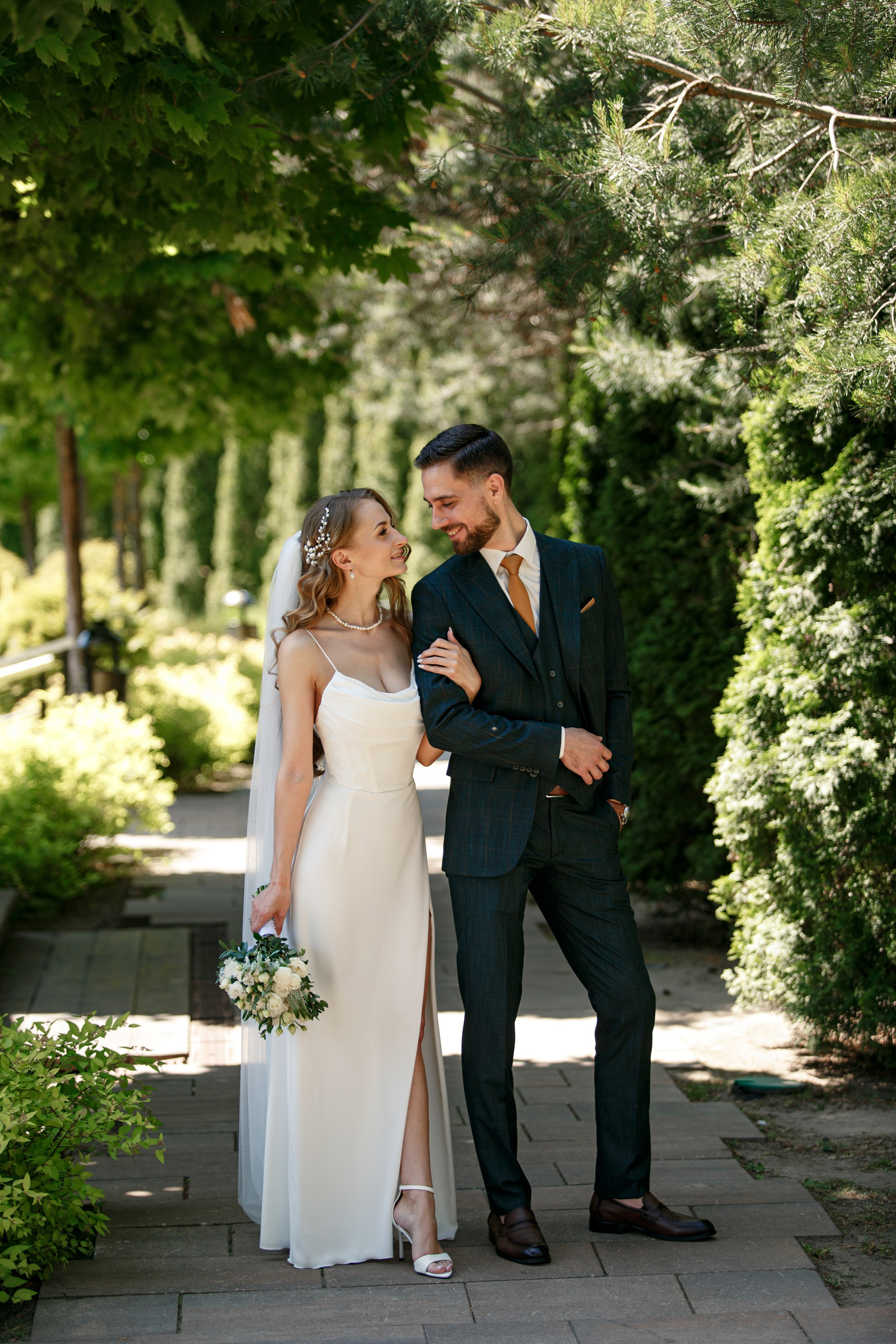 Свадебная фотосессия с кабриолетом и в загородном клубе Artiland. Свадебный фотограф Москва и МО Сергей Киржаев