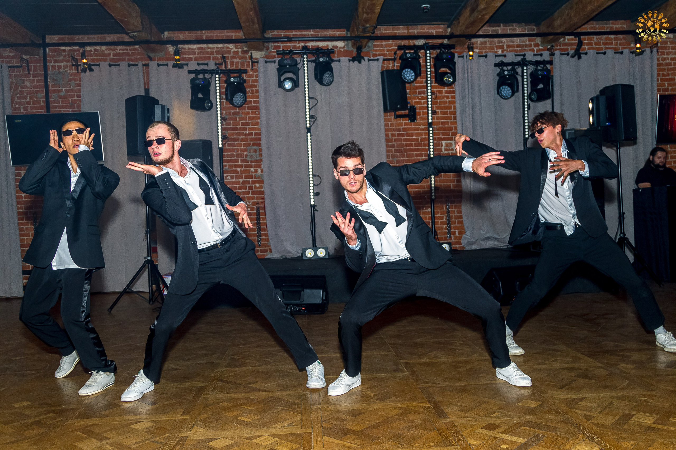 Выпускной 2023 (11-е классы) клуб «Джаггер», Москва. Репортажная съемка в Москве и области. Анималистика