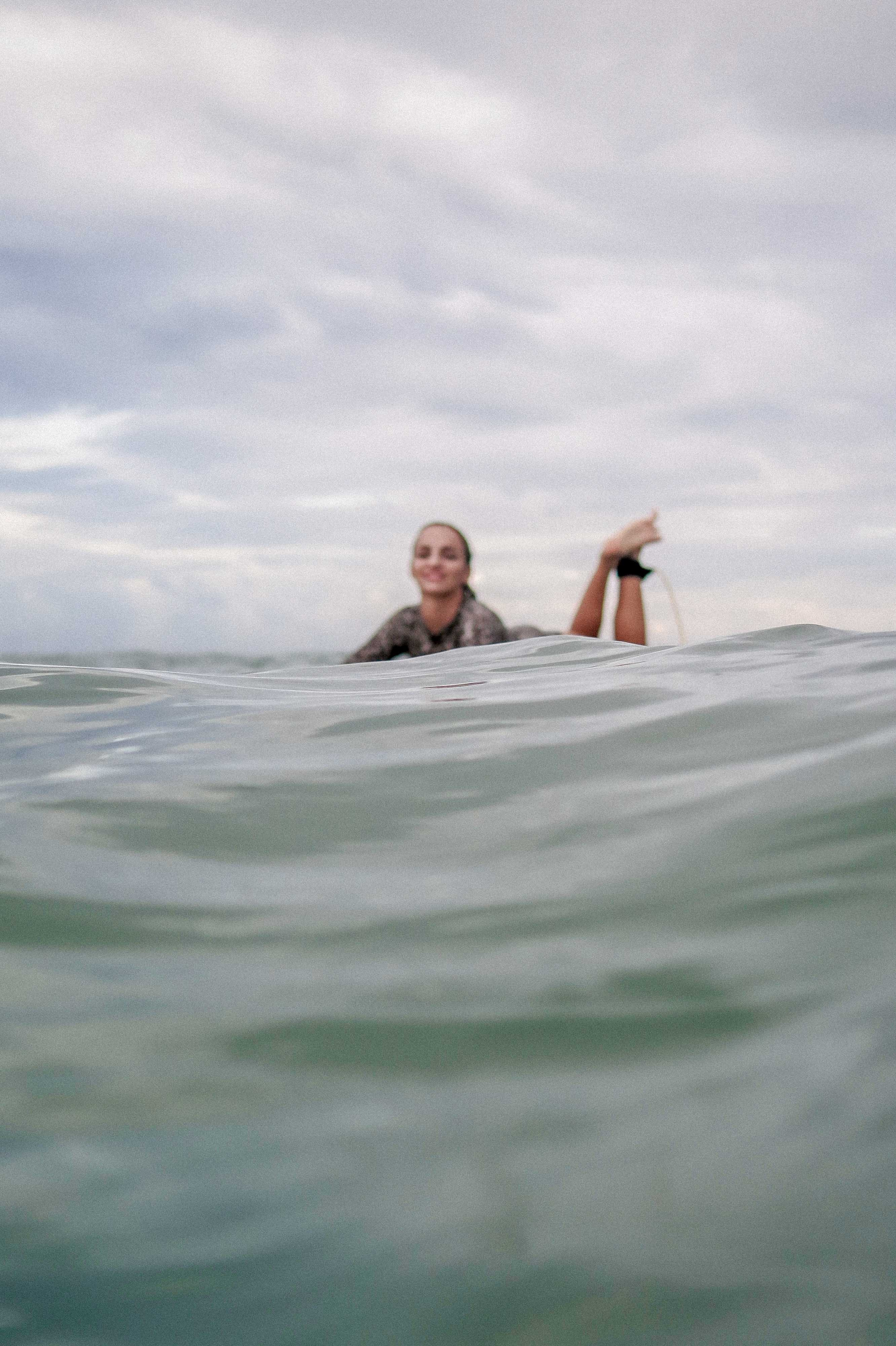 Сексуальная серф-фотосессия в Велигаме | Девушка на волнах. Фотограф на Шри-Ланке