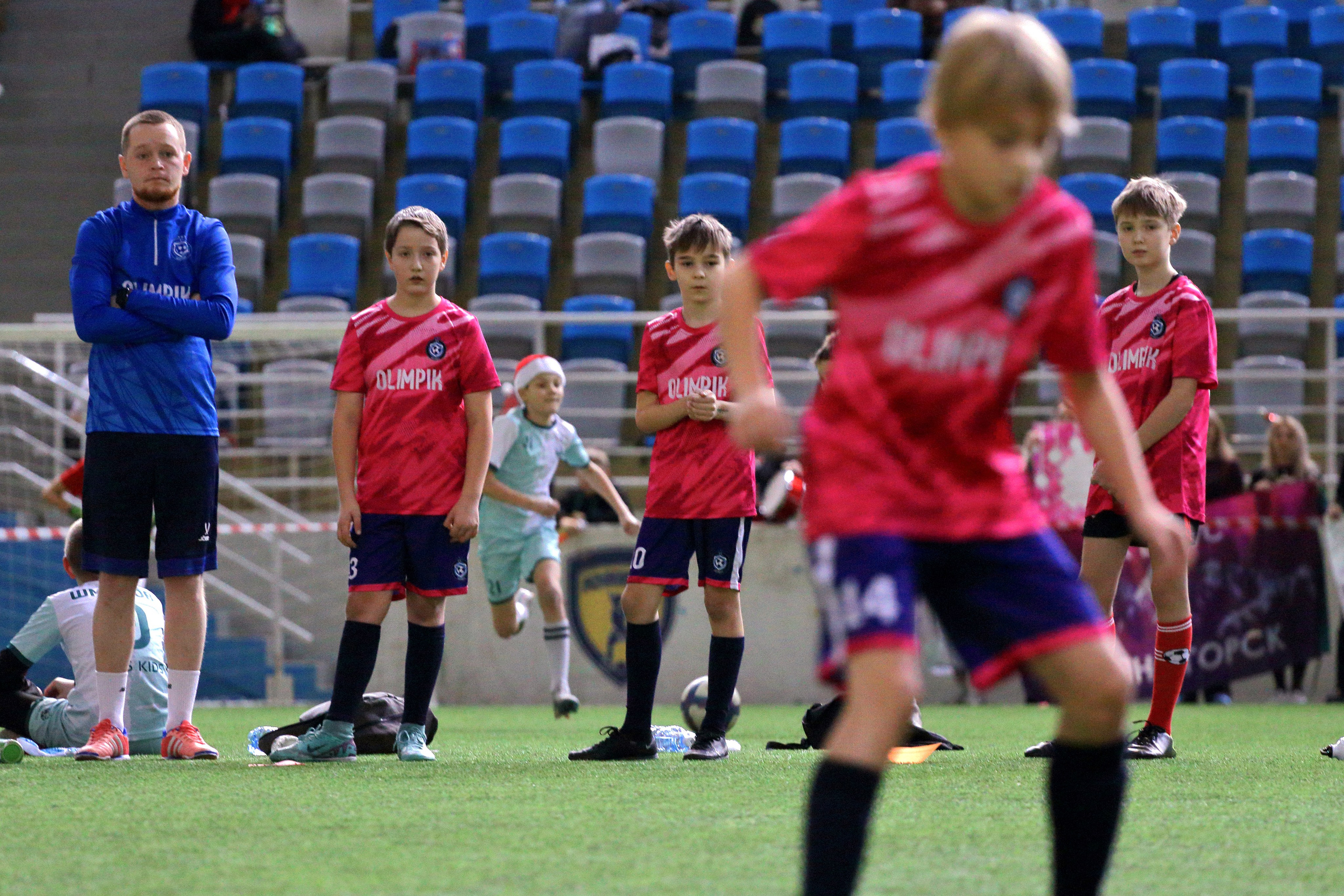 Эмоции футболистов на скамейке запасных 