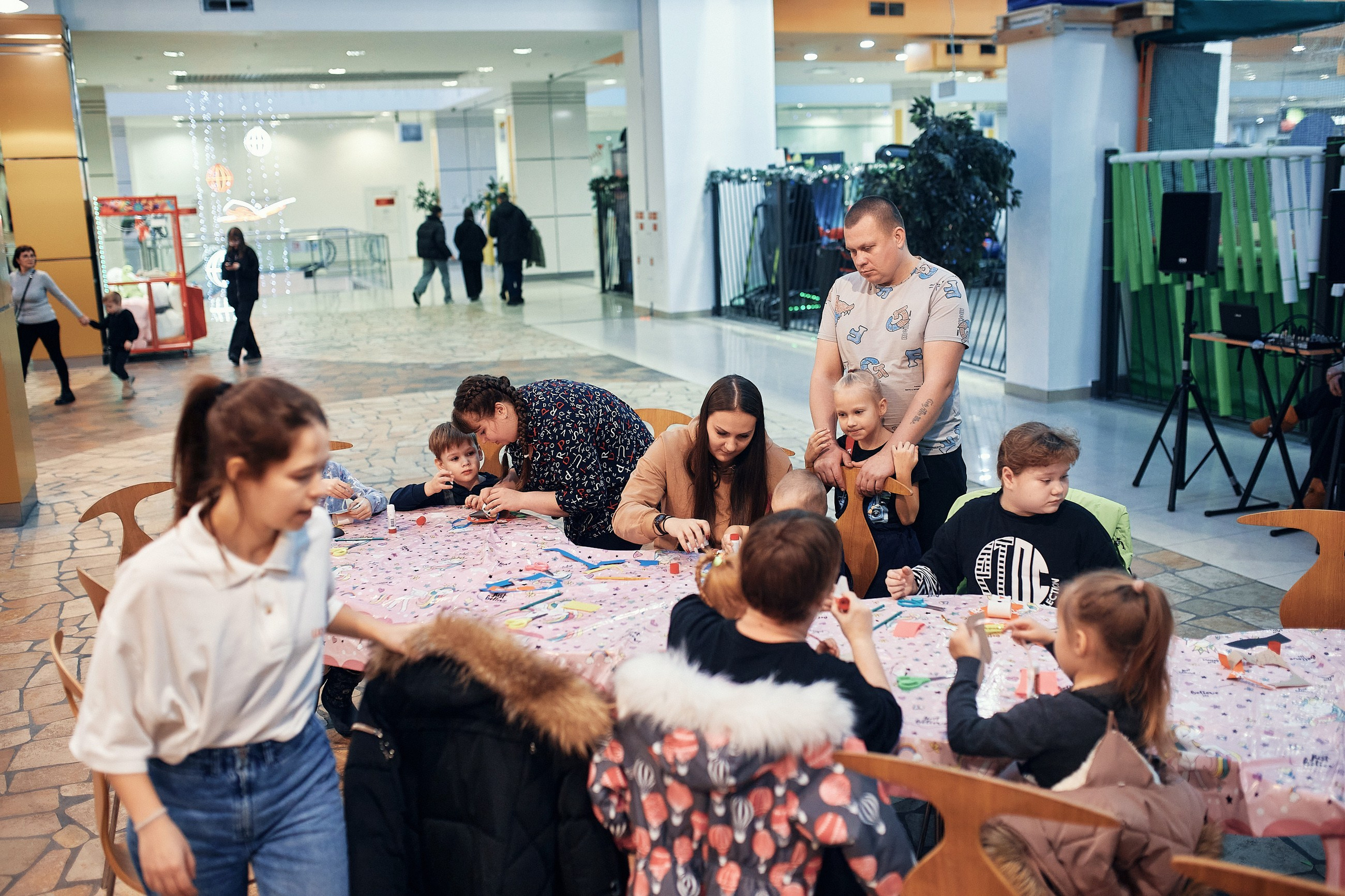 Детский новогодний праздник в ТЦ Июнь. Семейный и репортажной фотограф в Красноярске и Москве Виктор Бабинцев