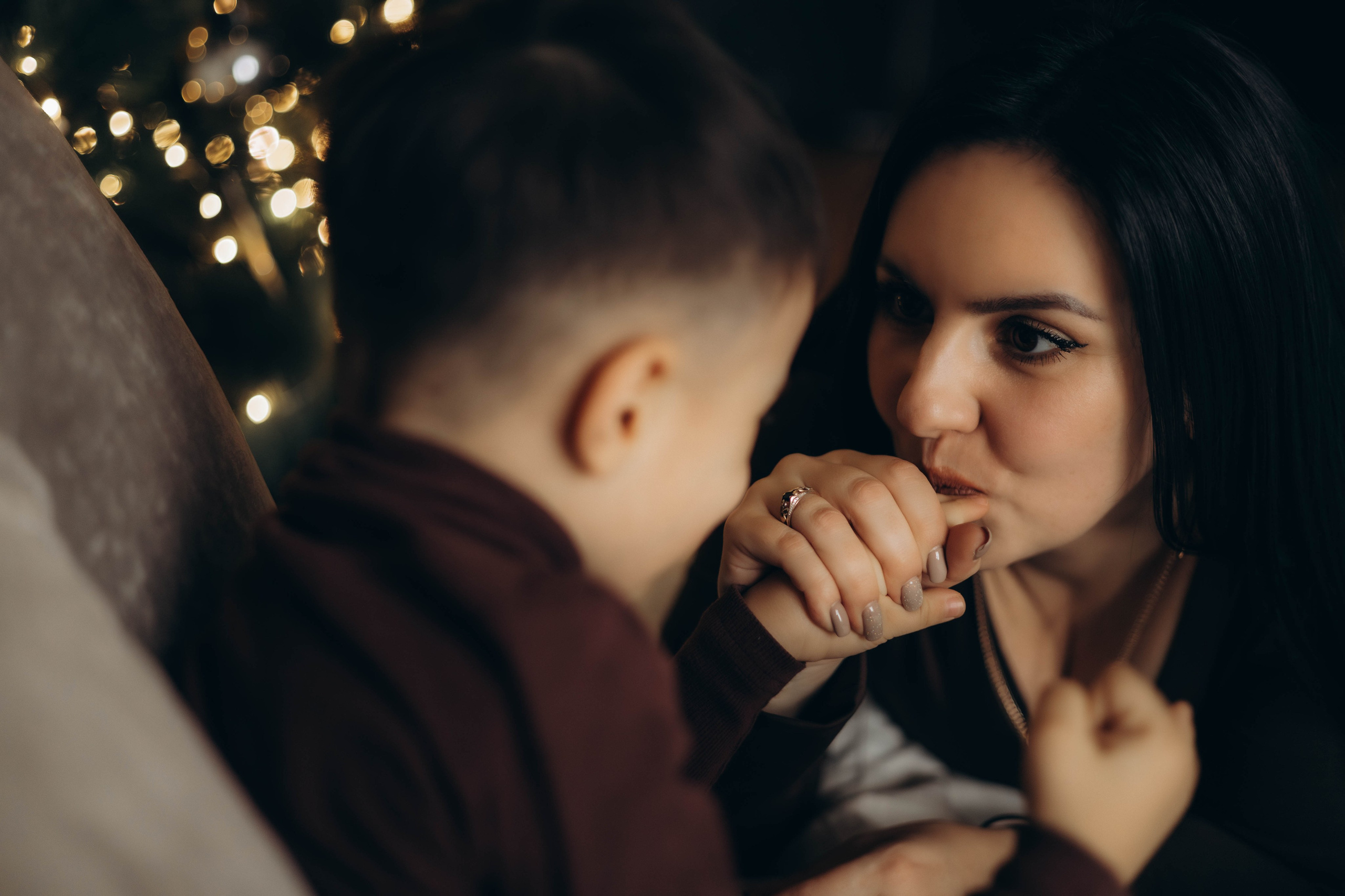 Ложись в снег и закрой лапой нос. Семейный фотограф Донецк
