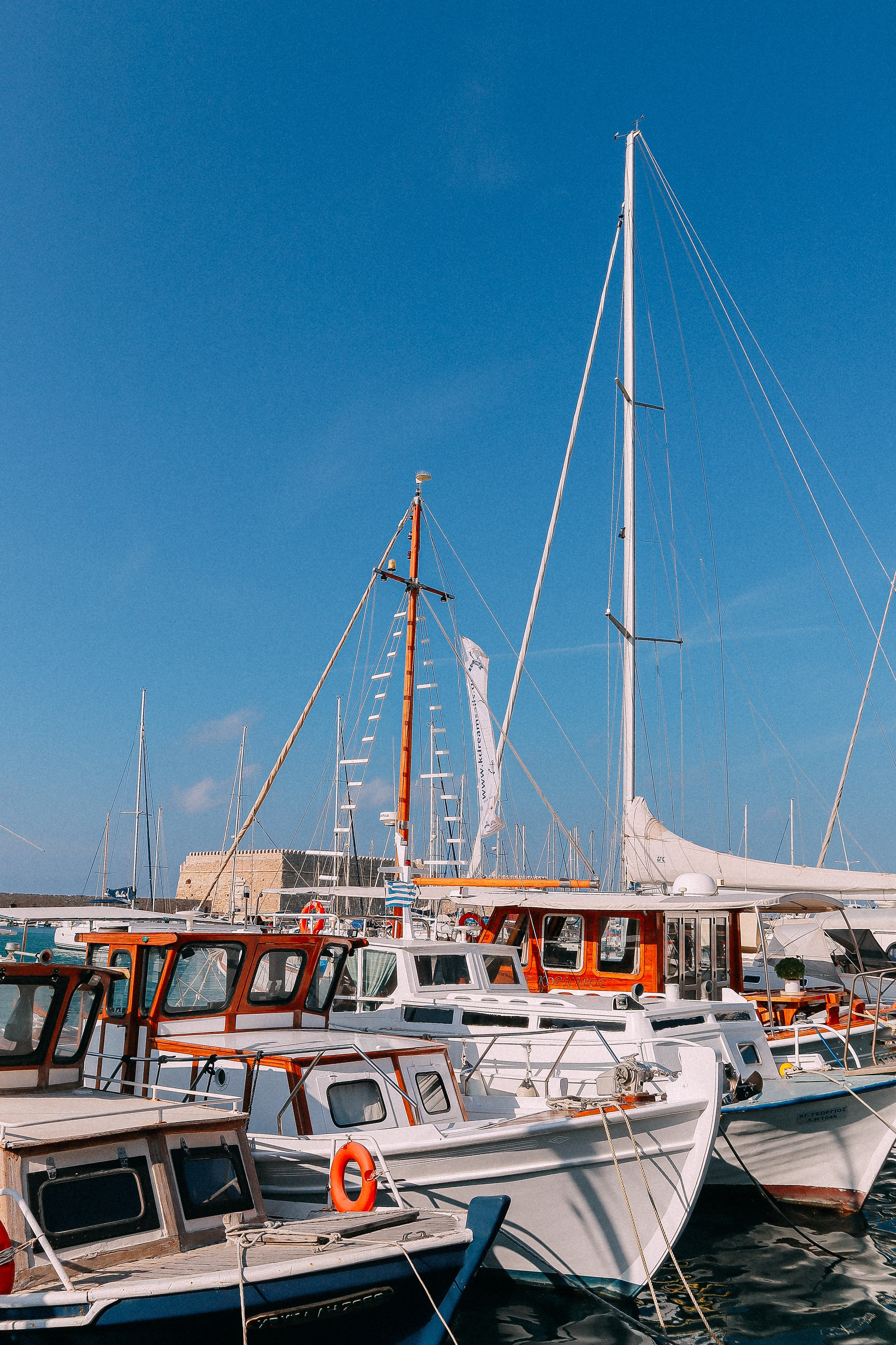 Крит. Аня Степанова