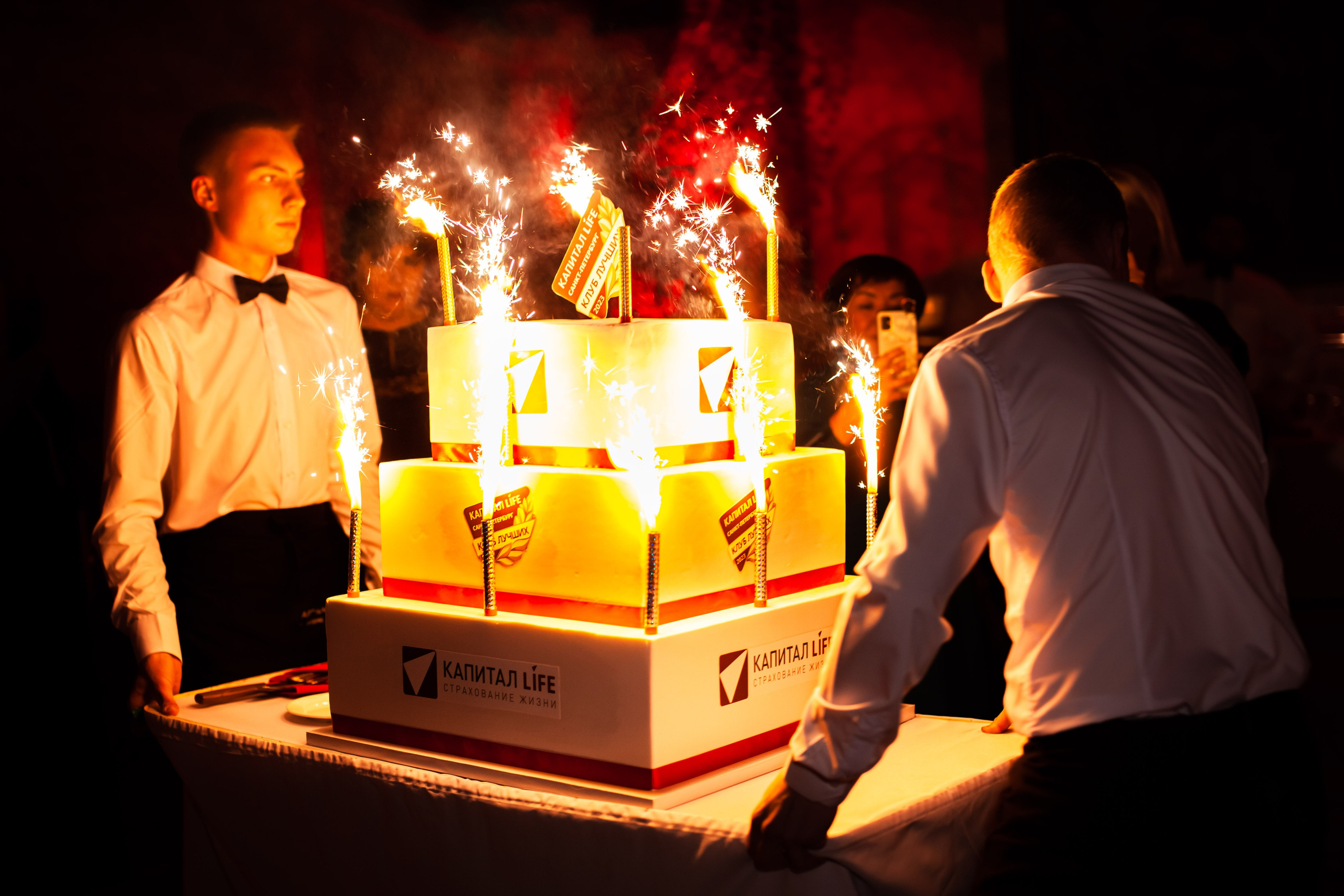 Капитал Life — Клуб Лучших в СПб. Двойняшки-фотографы Анна и Анастасия в Санкт-Петербурге